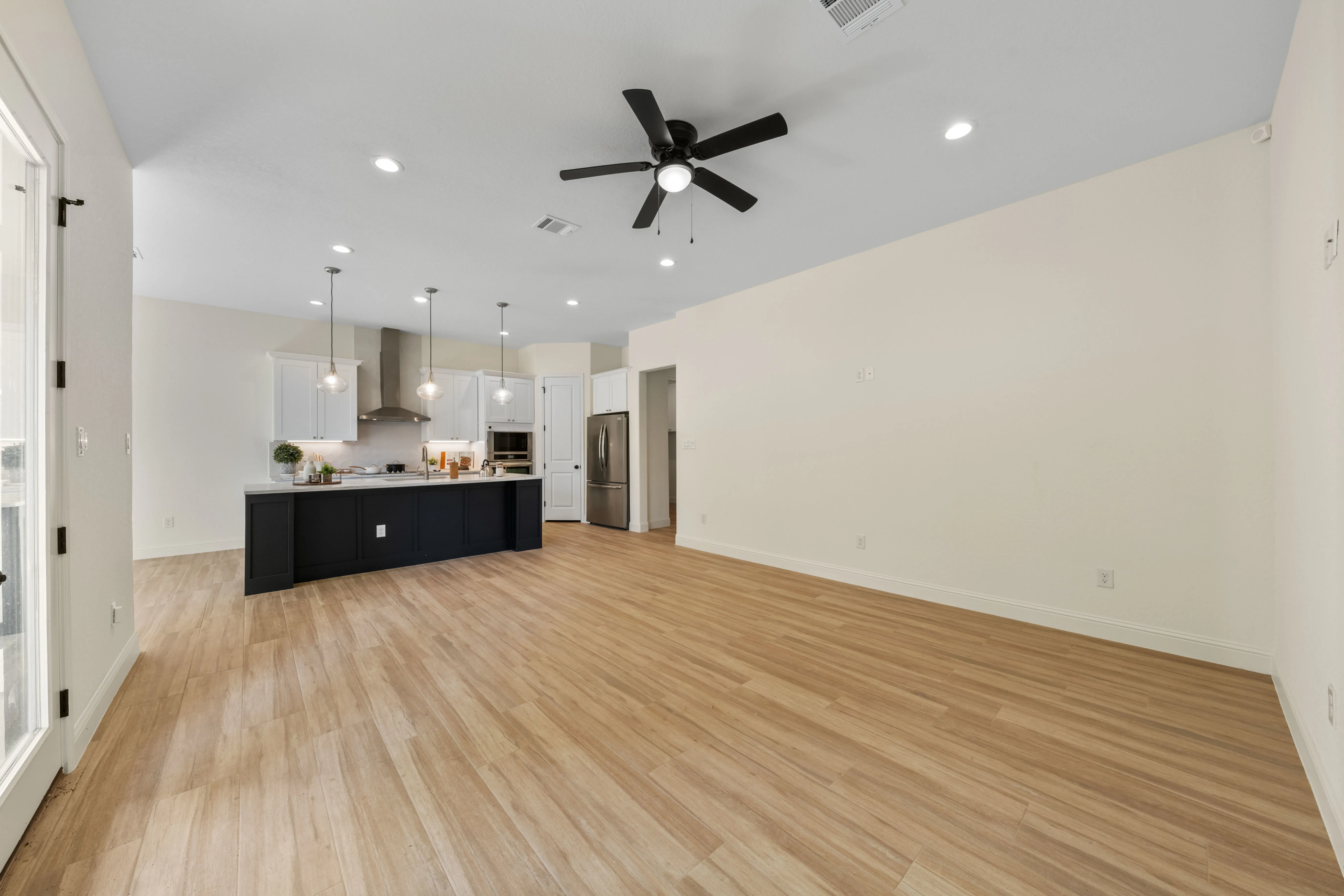 1310 S Mesquite photo 2
