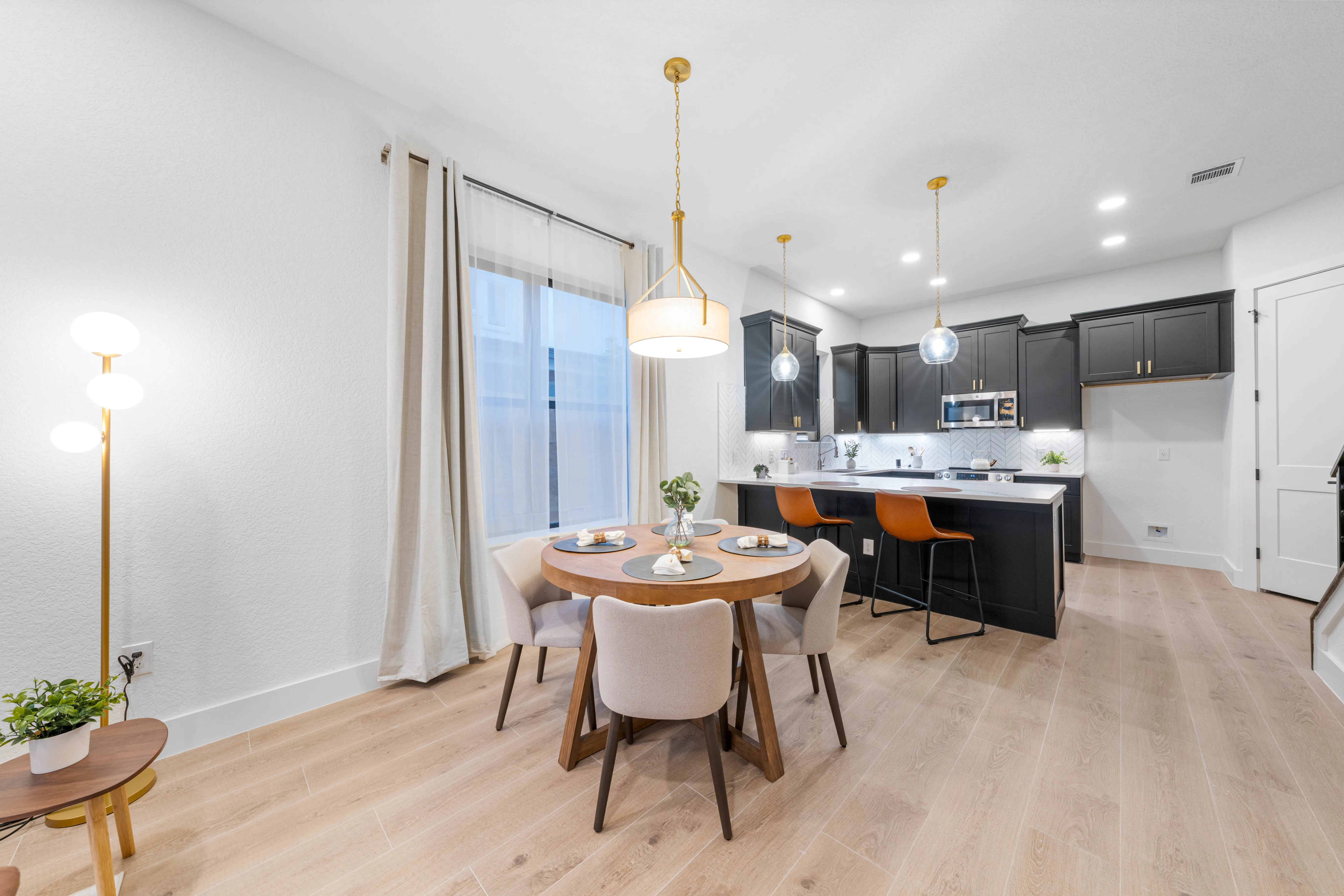 1722 N Olive photo 4