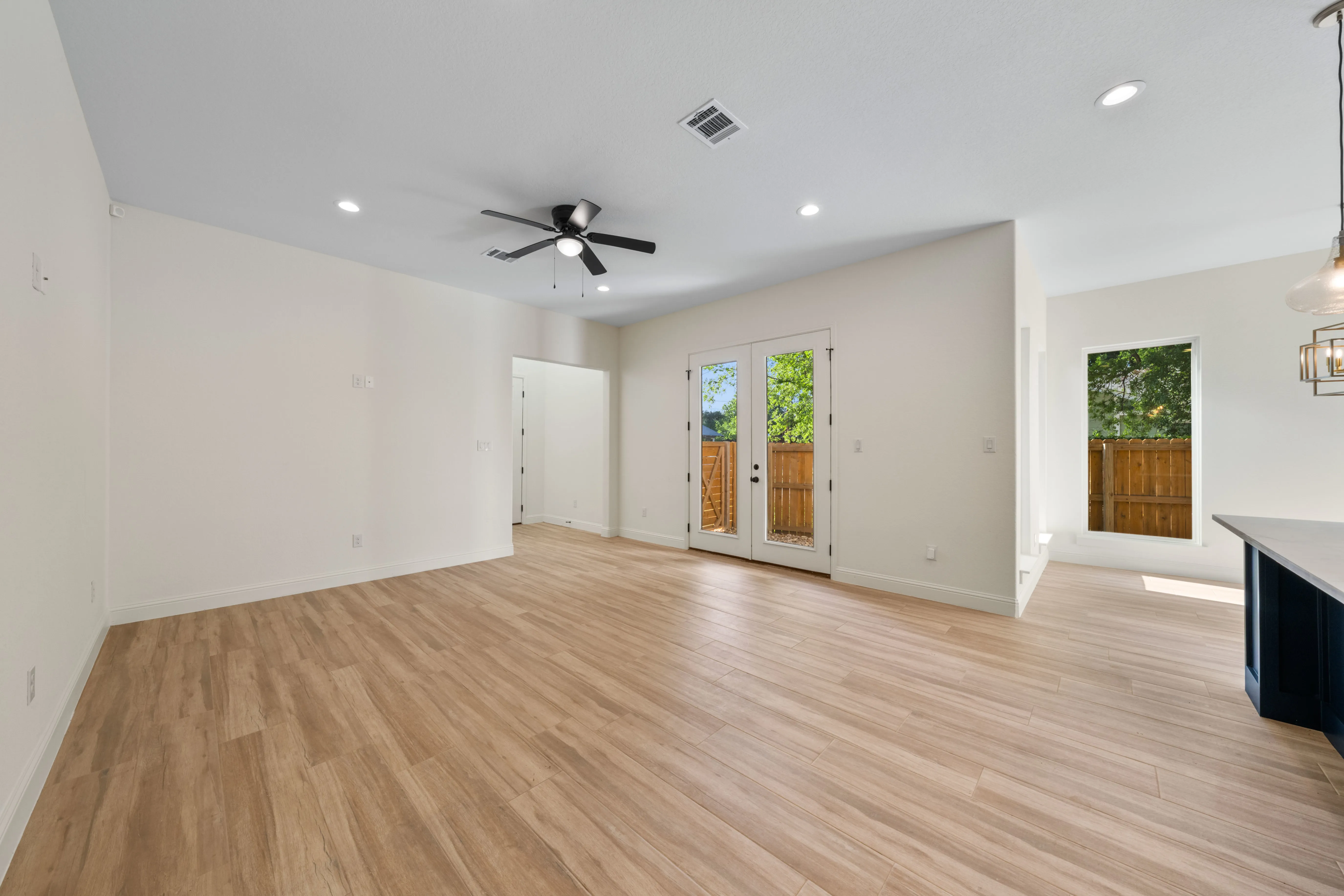 1310 S Mesquite photo 9