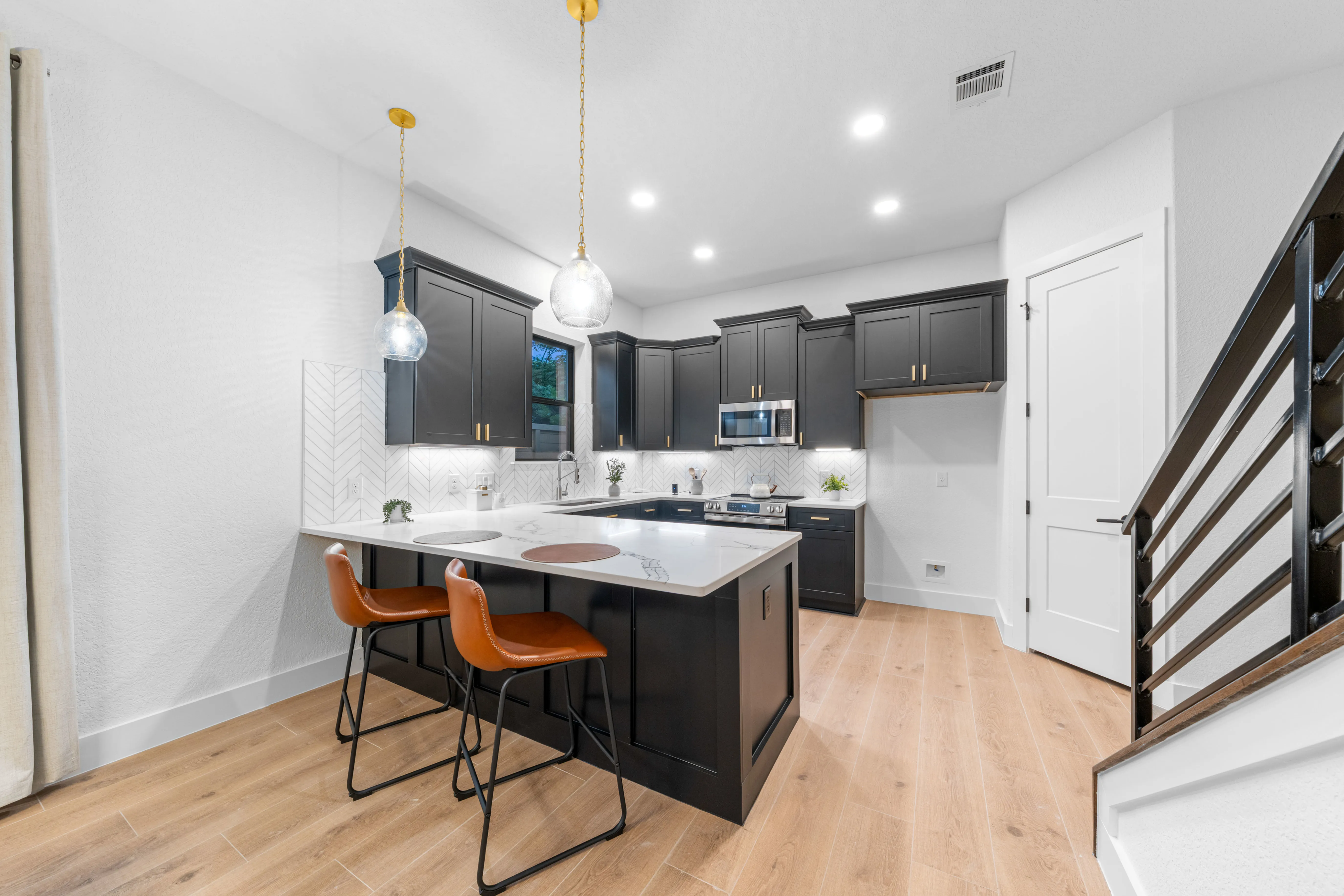 1722 N Olive photo 32