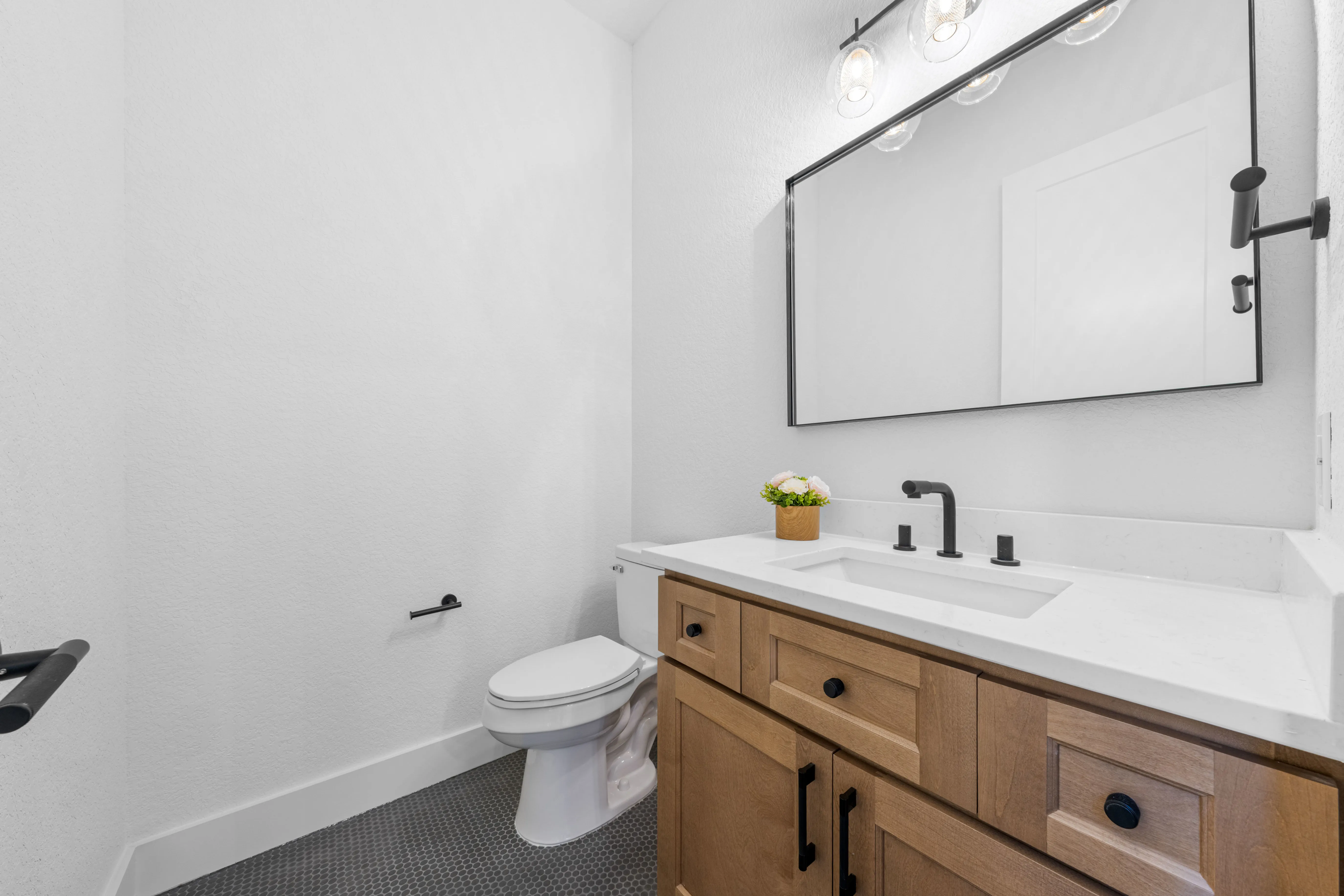 1722 N Olive photo 5