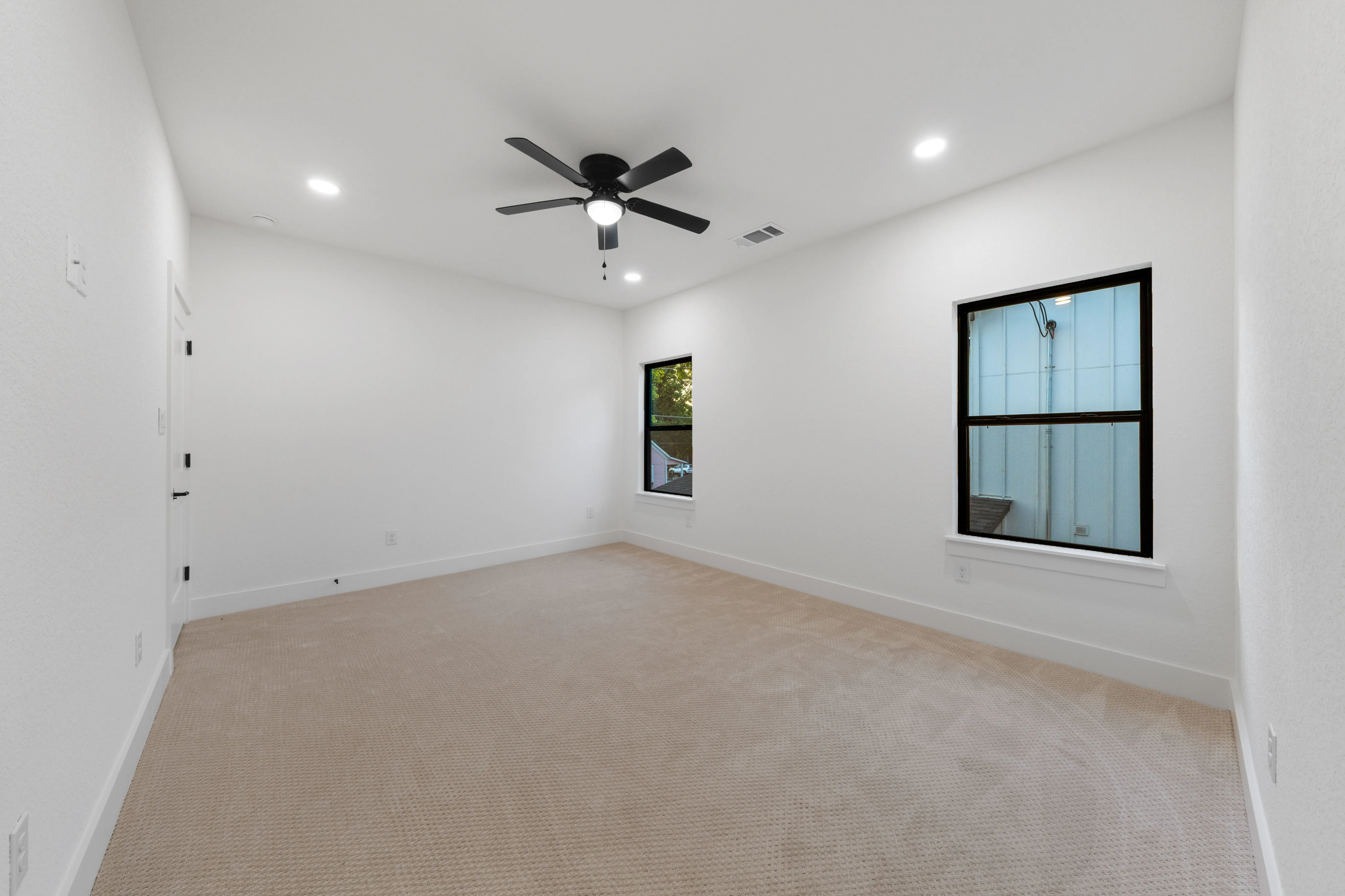 1722 N Olive photo 7