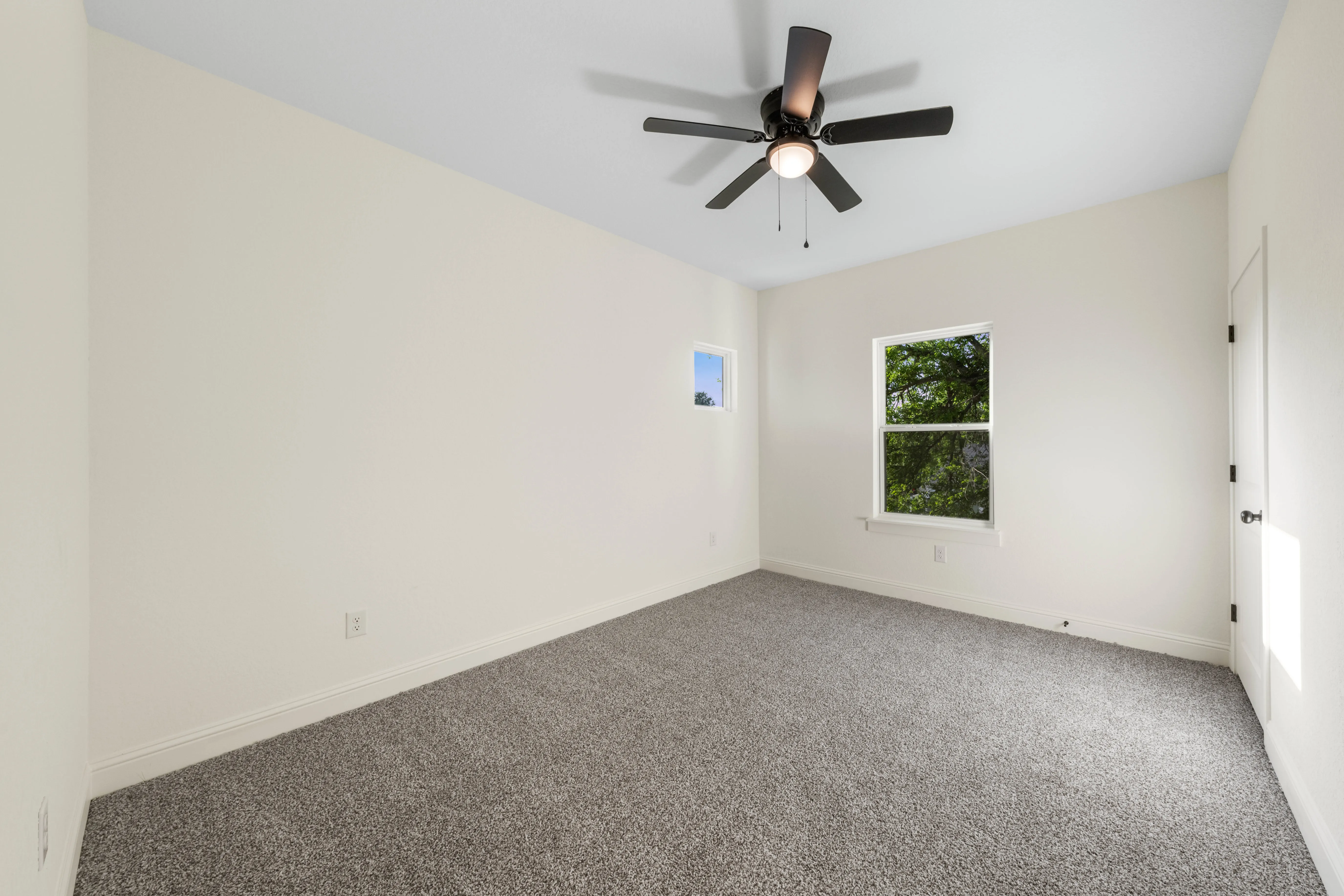 1310 S Mesquite photo 16