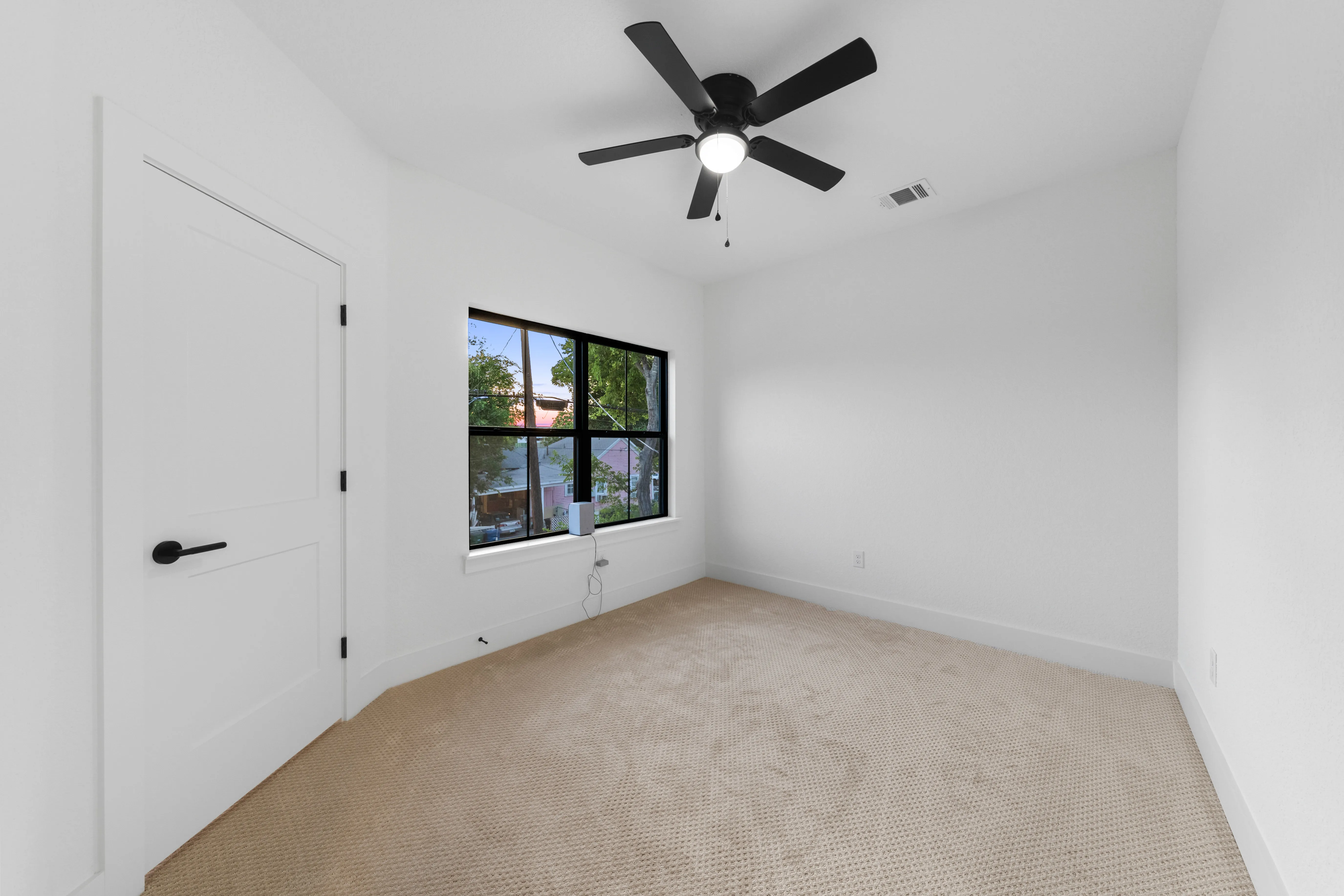 1722 N Olive photo 18