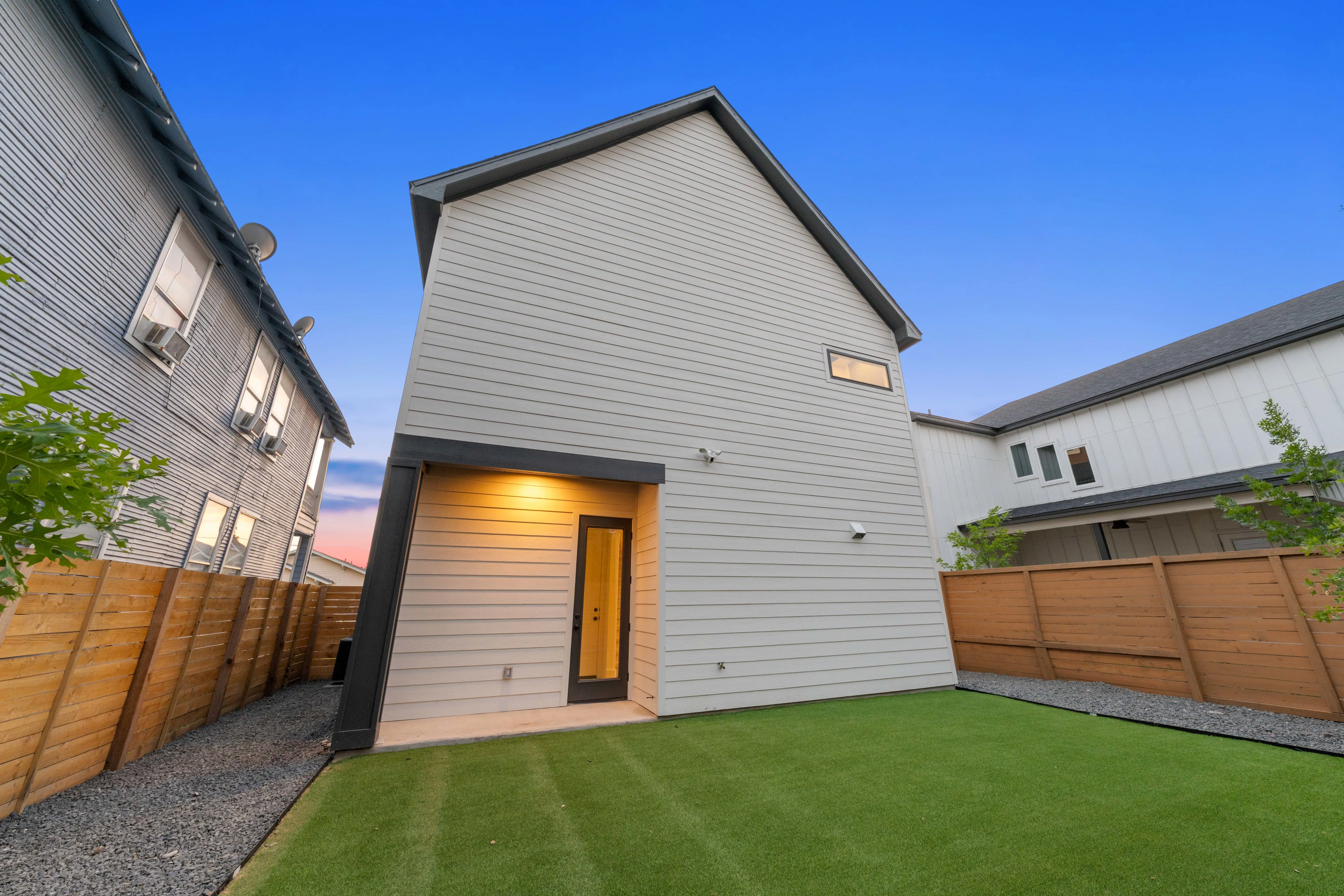 1722 N Olive photo 27