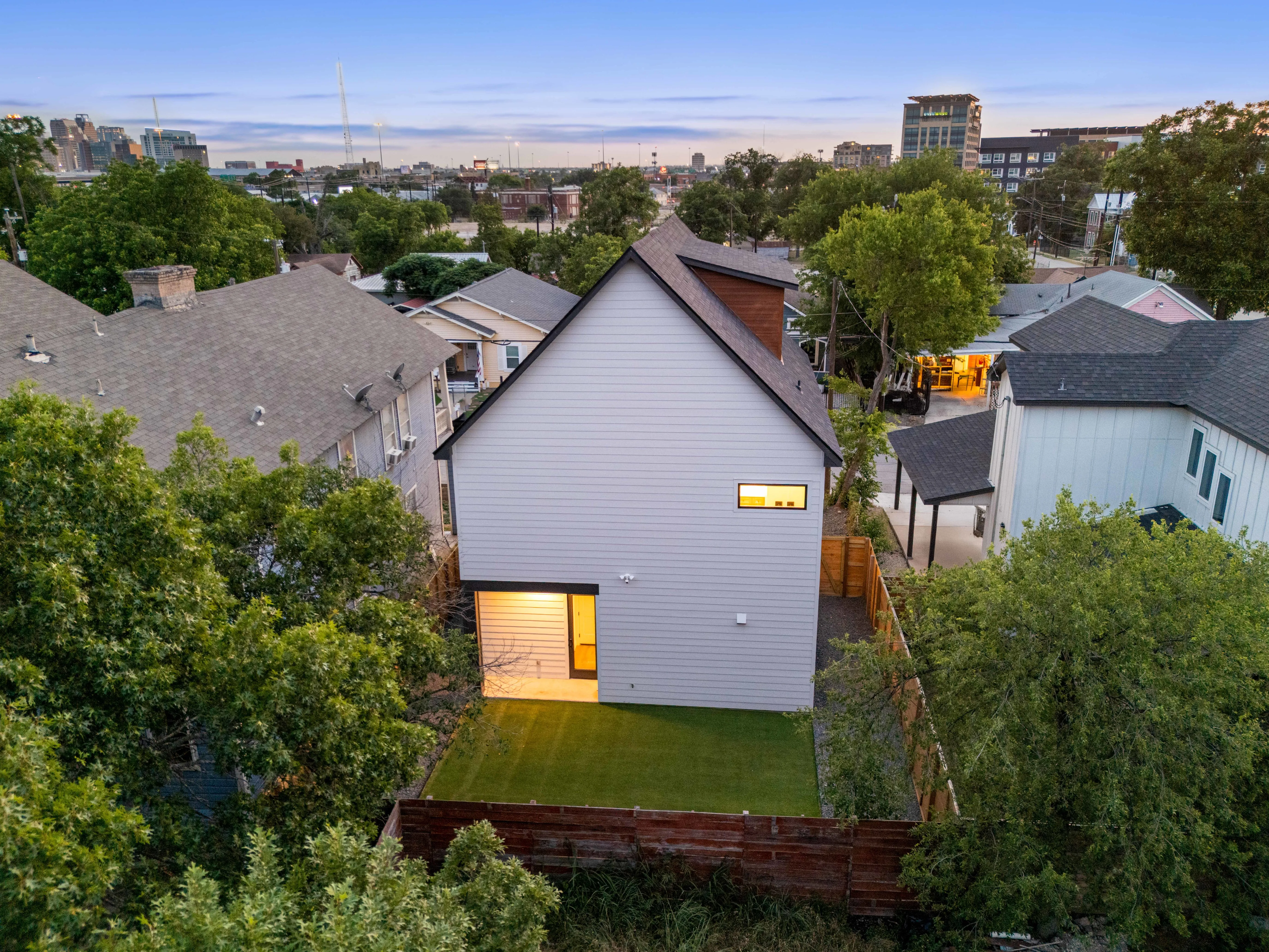 1722 N Olive photo 19