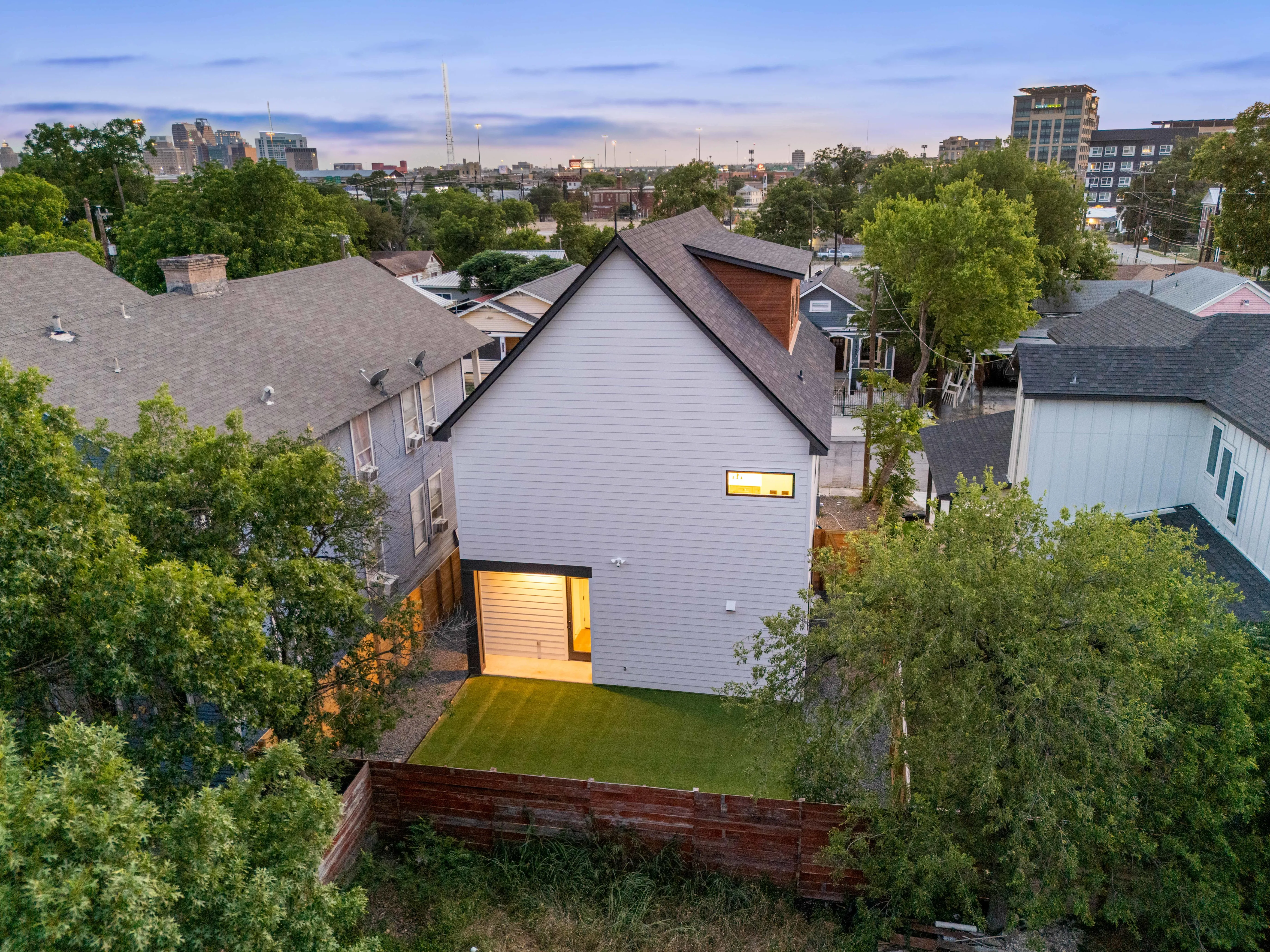 1722 N Olive photo 11