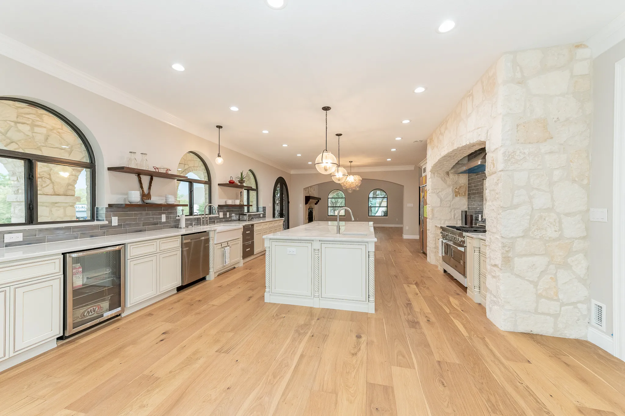 102 Cloverleaf Ave photo 10
