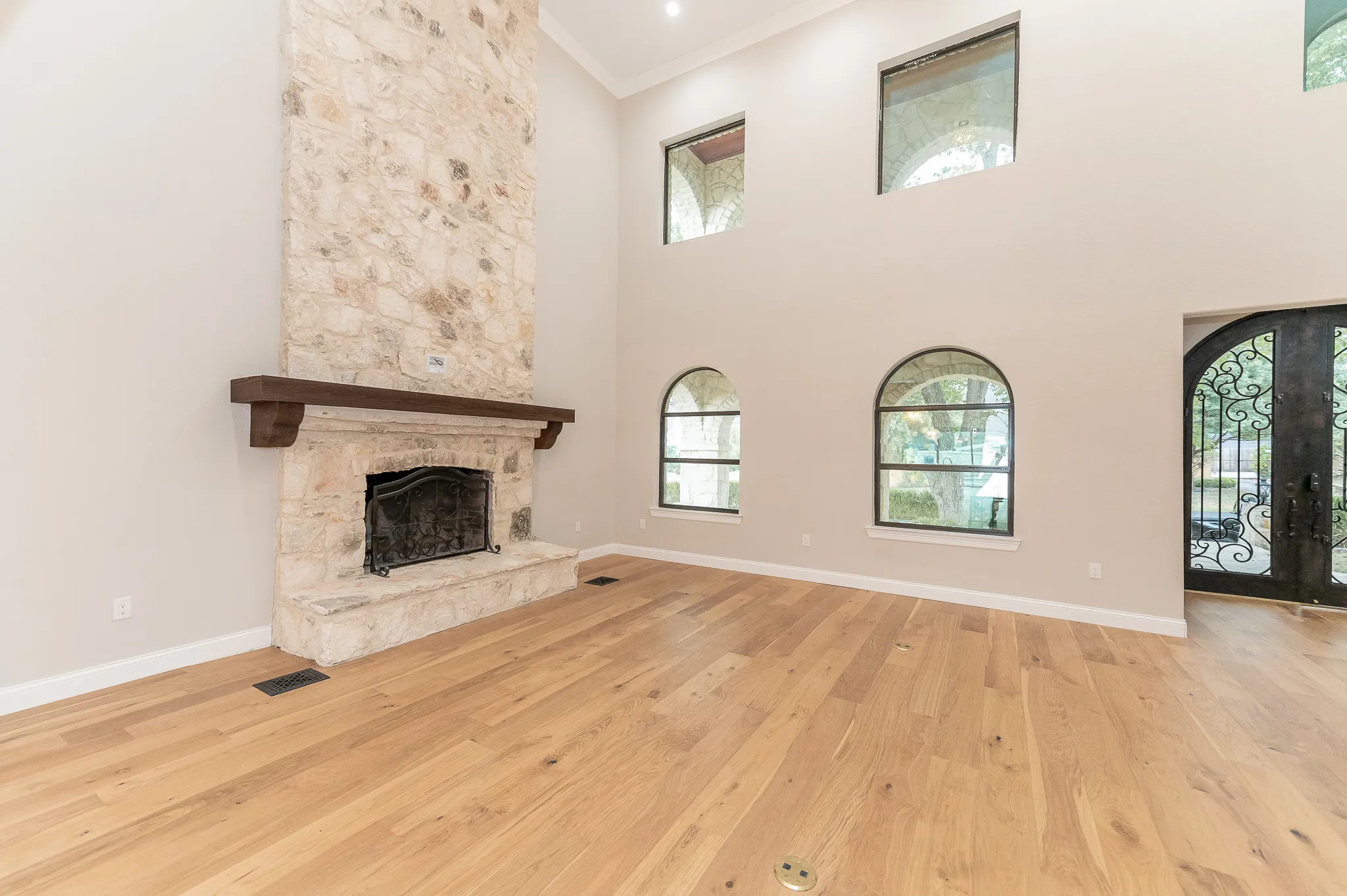 102 Cloverleaf Ave photo 18