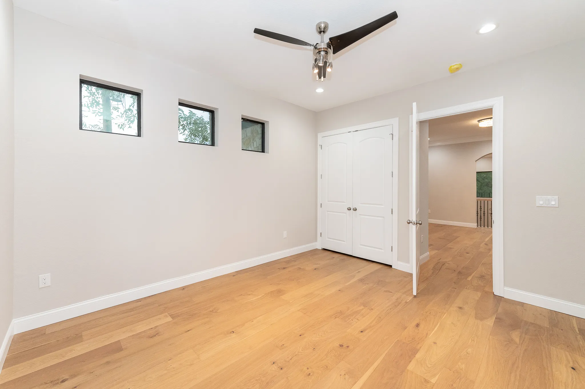 102 Cloverleaf Ave photo 28