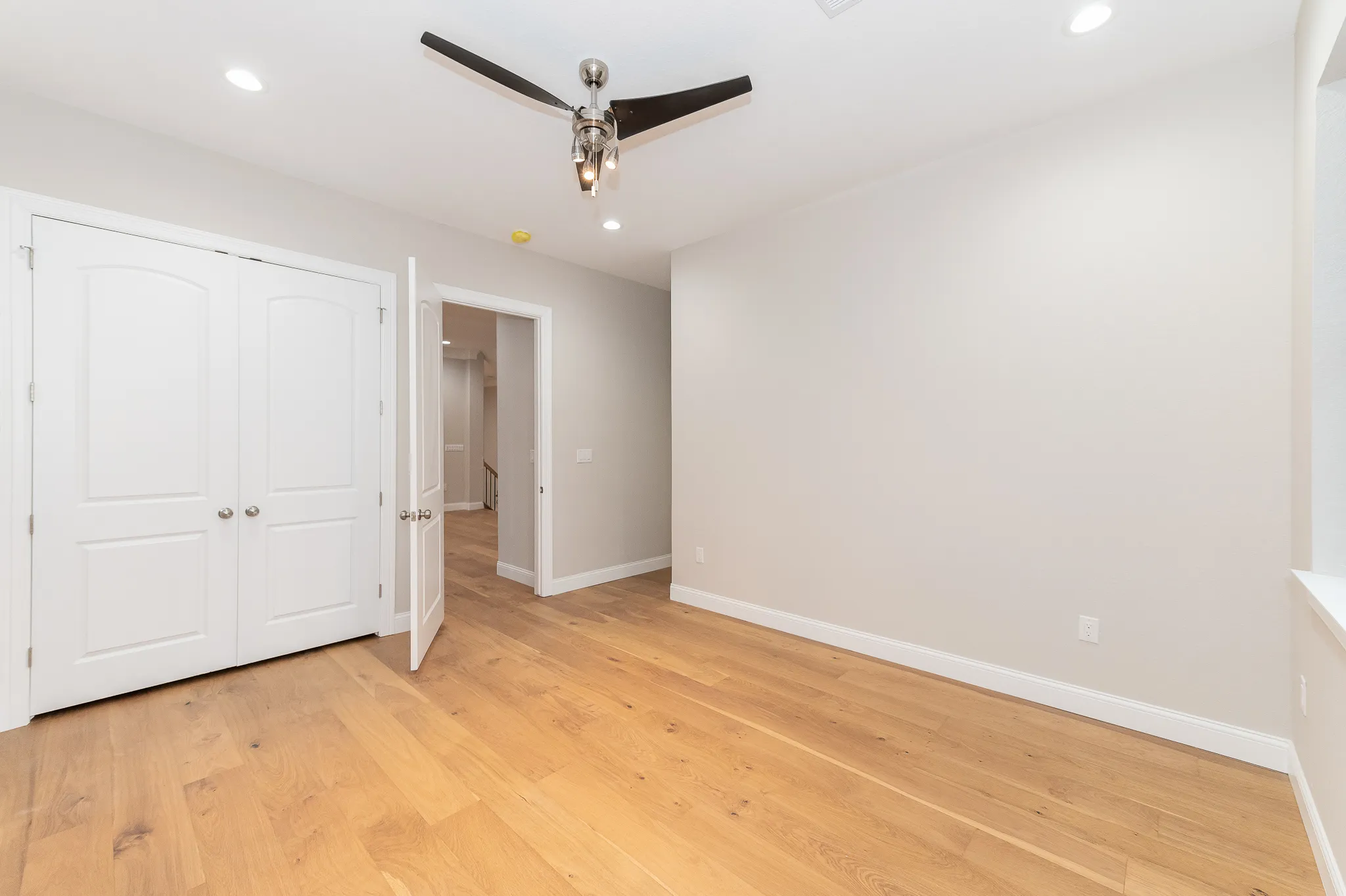 102 Cloverleaf Ave photo 29