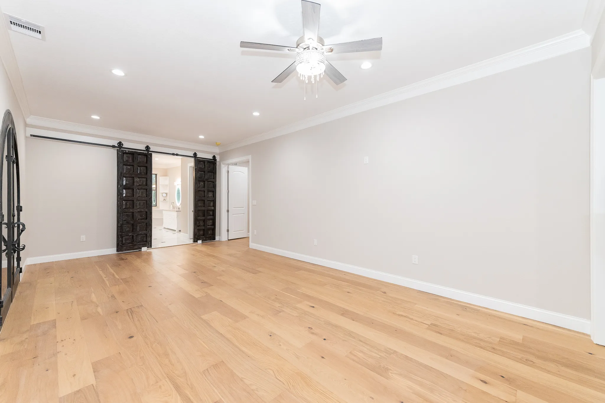 102 Cloverleaf Ave photo 32