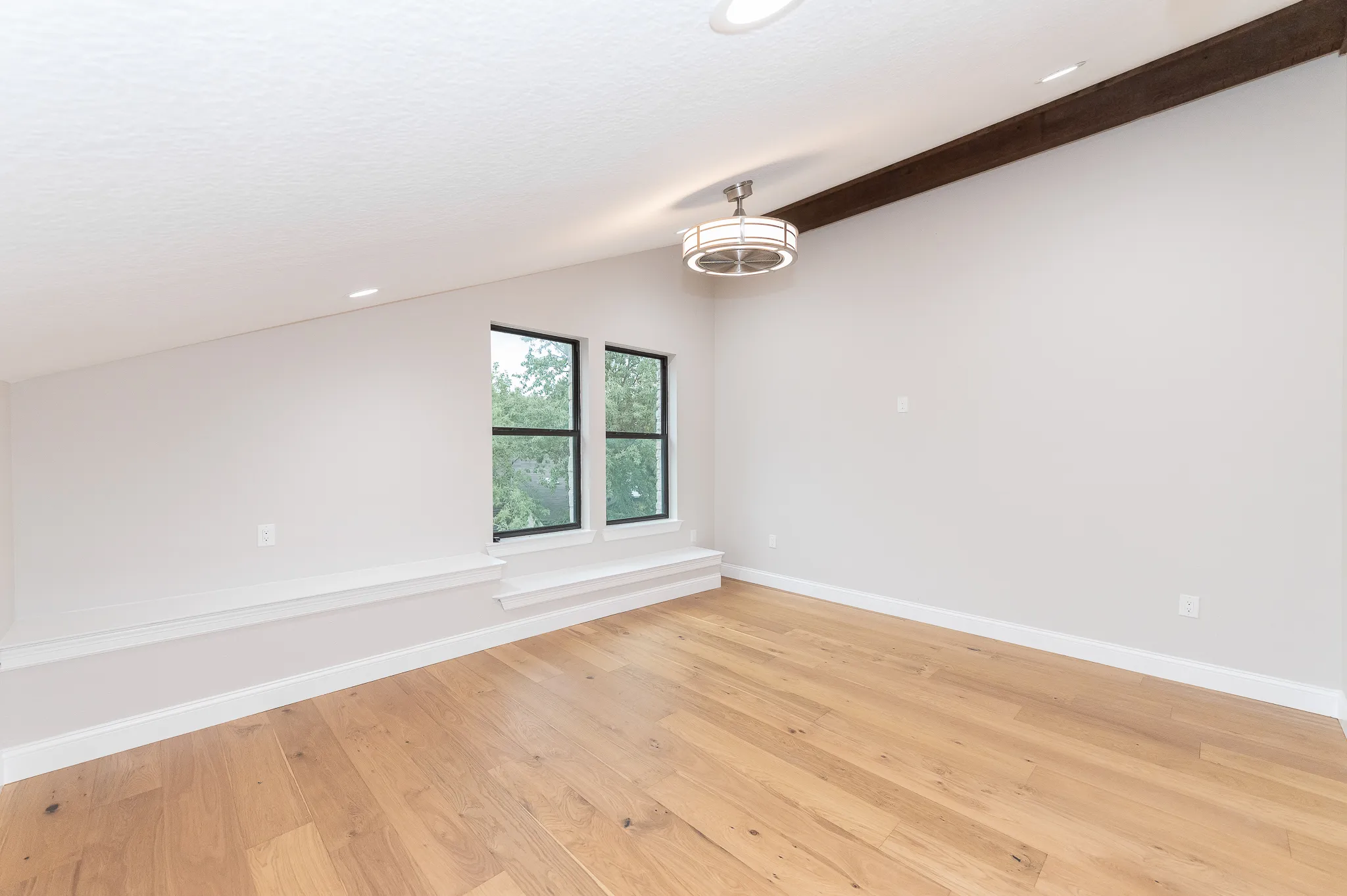 102 Cloverleaf Ave photo 55