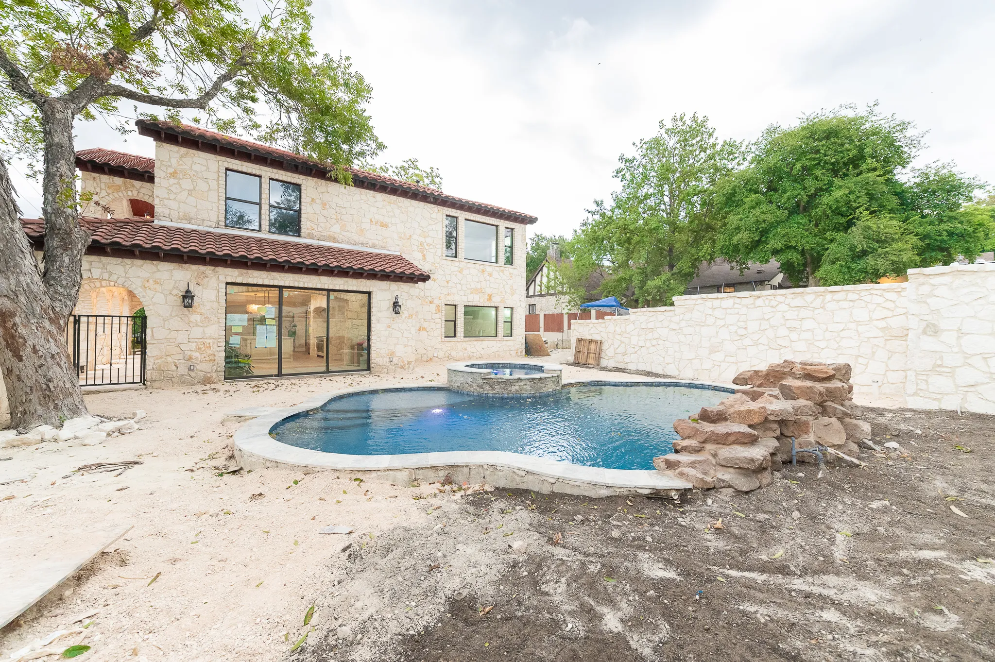 102 Cloverleaf Ave photo 61