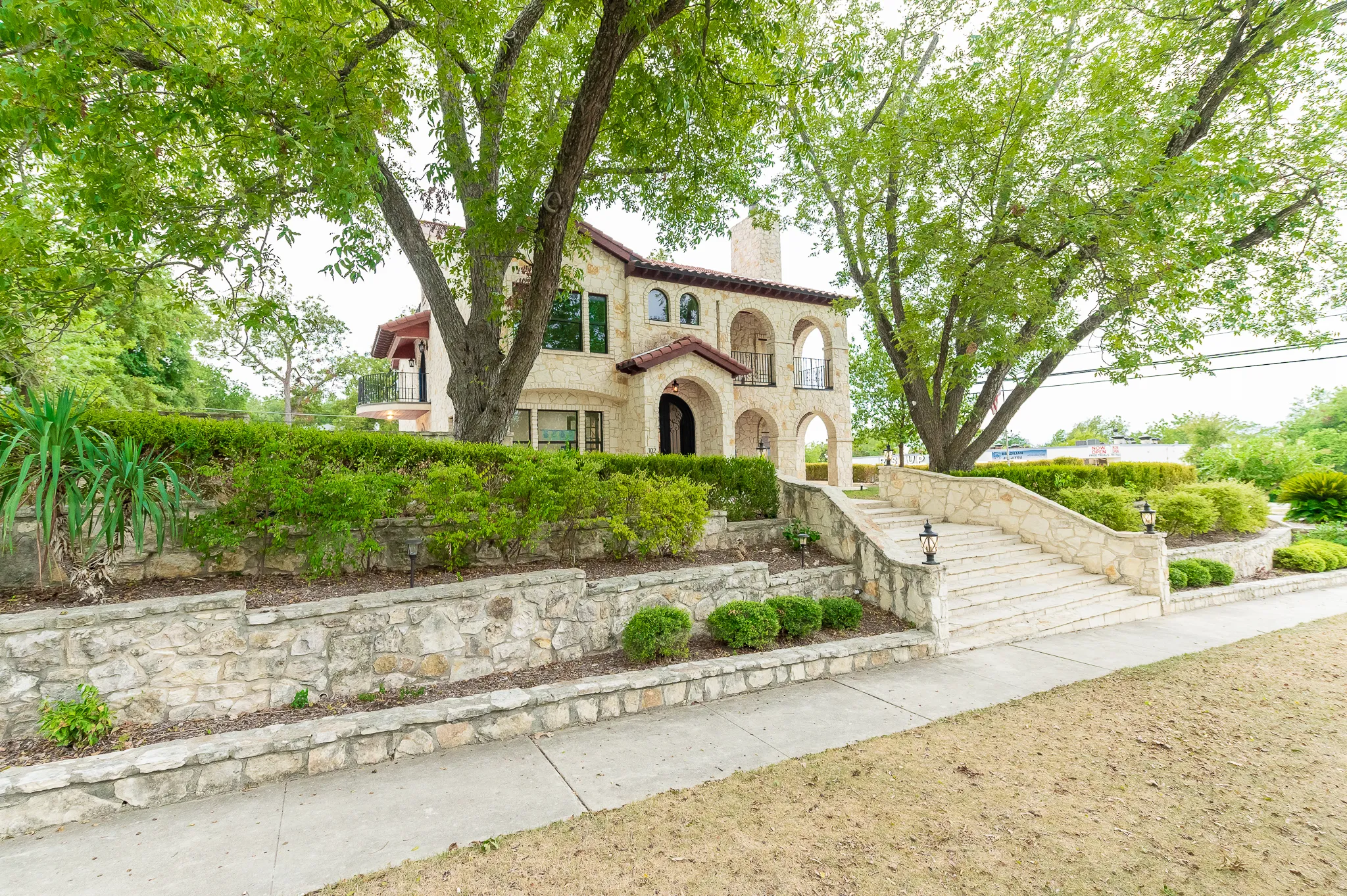 102 Cloverleaf Ave photo 63