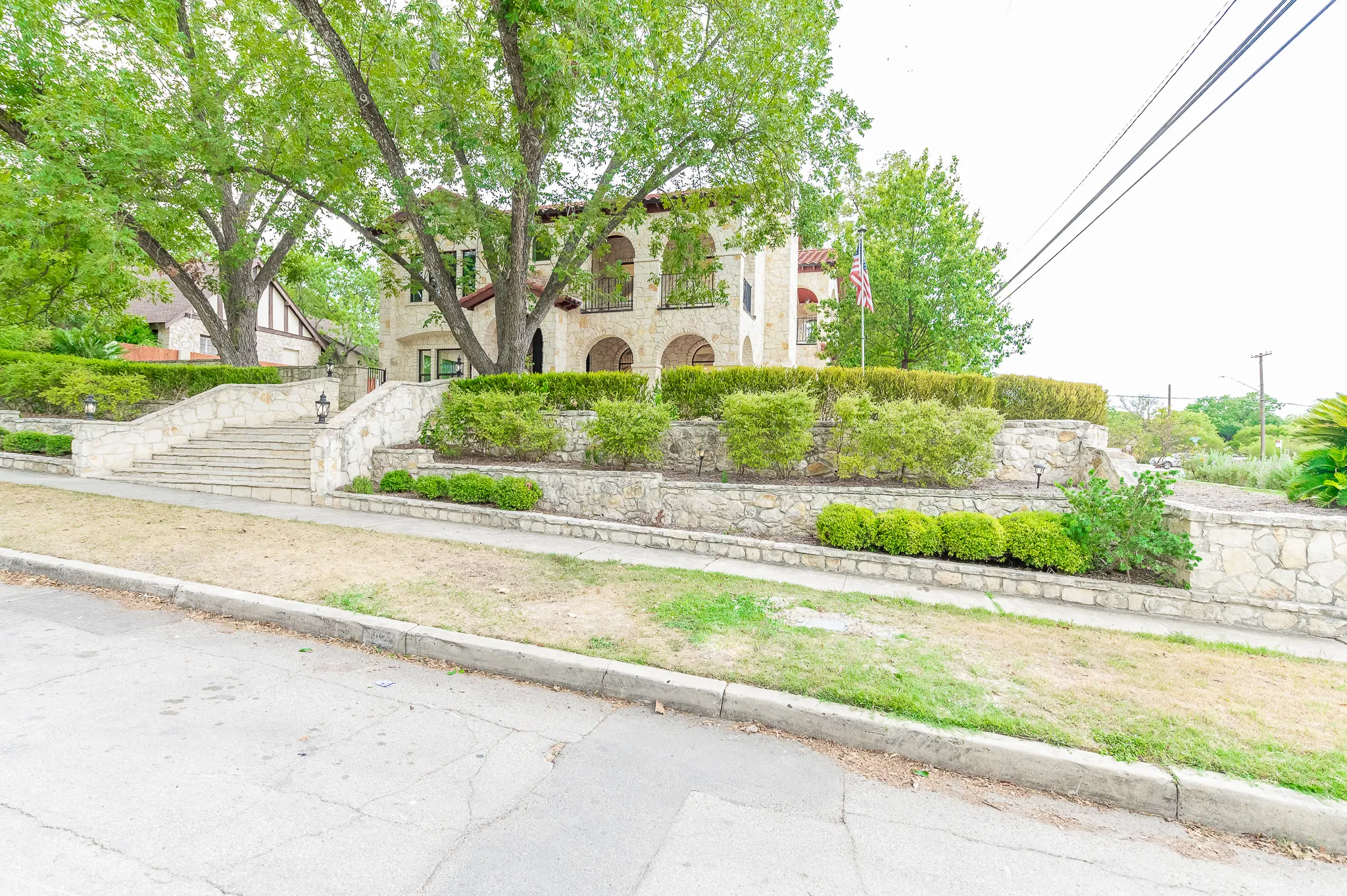 102 Cloverleaf Ave photo 68