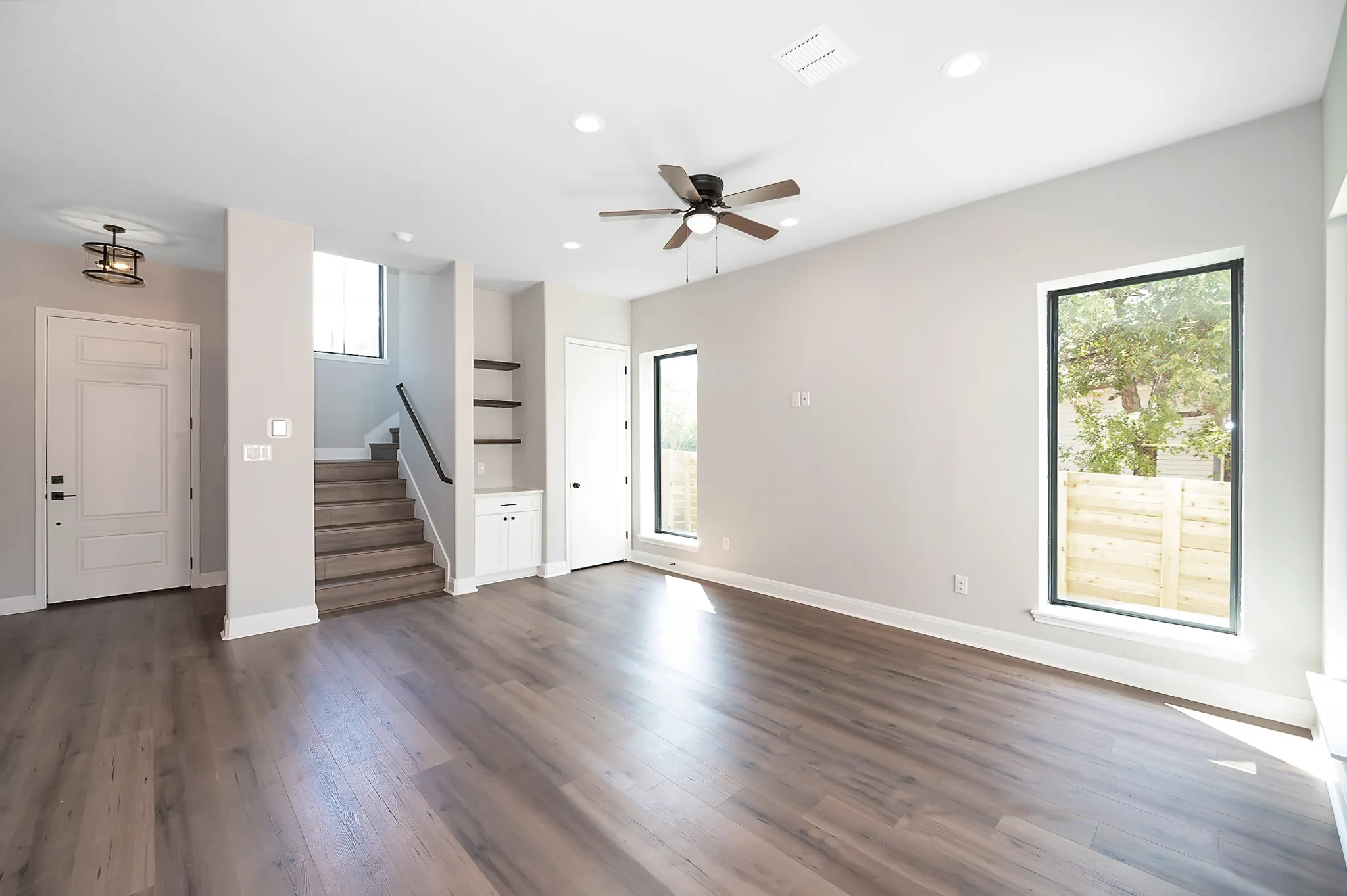 1821 N Olive photo 11