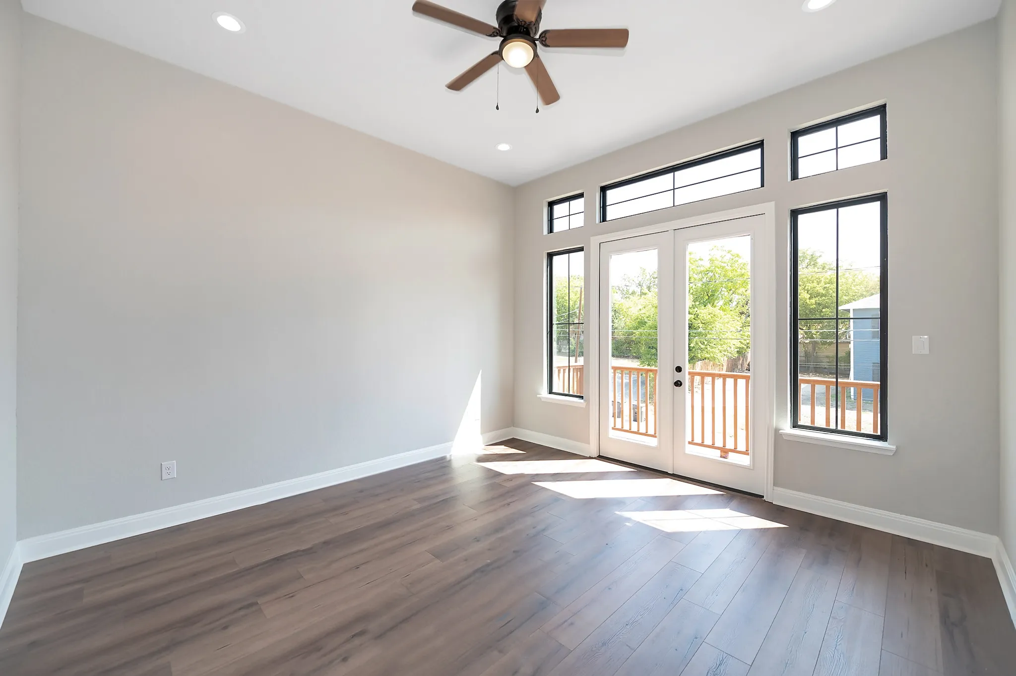 1821 N Olive photo 18