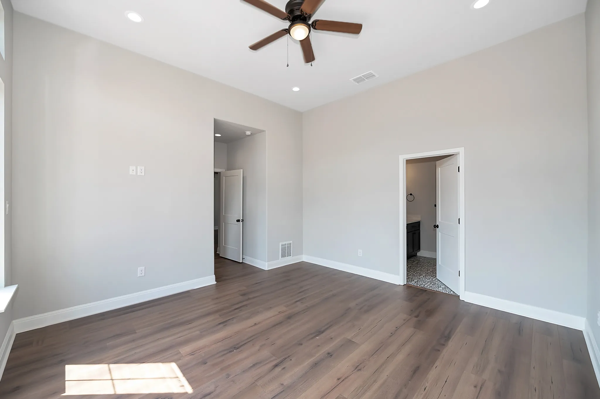 1821 N Olive photo 20
