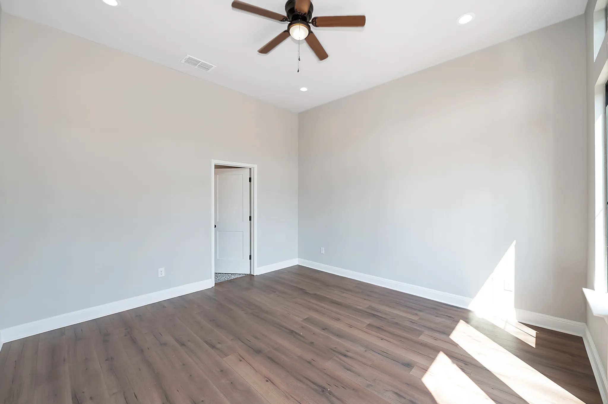 1821 N Olive photo 21