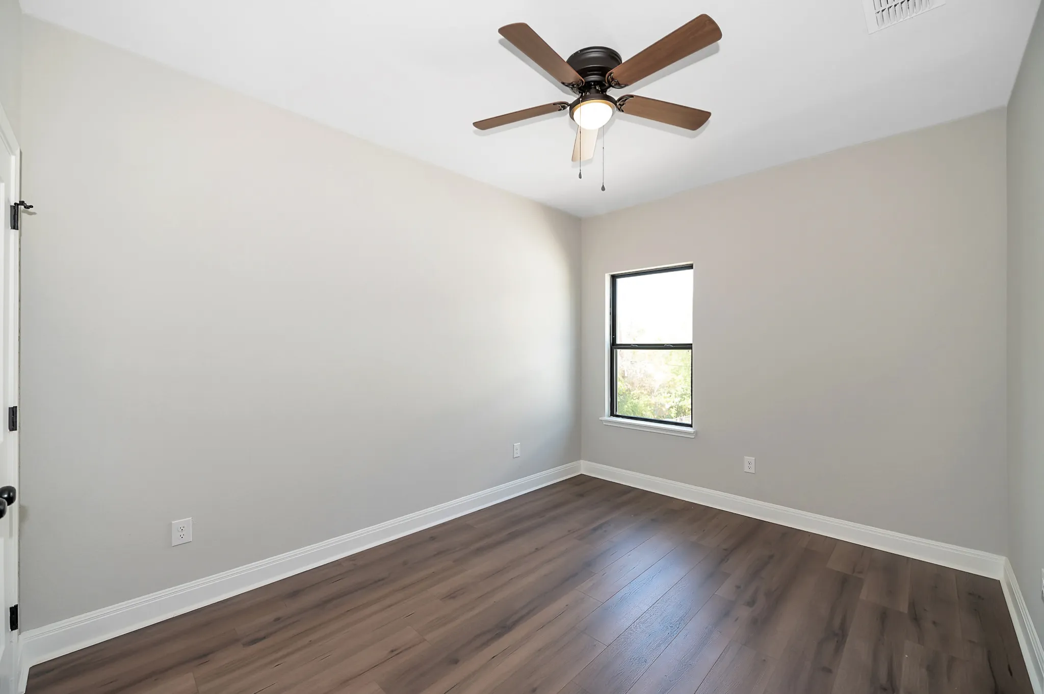1821 N Olive photo 25