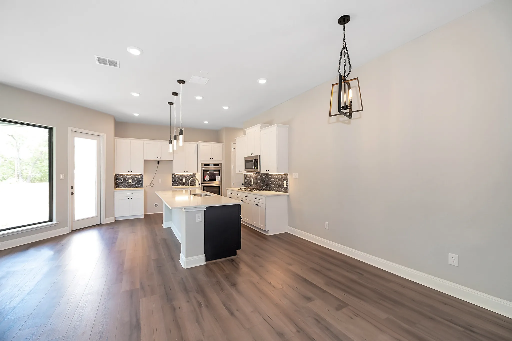 1821 N Olive photo 3