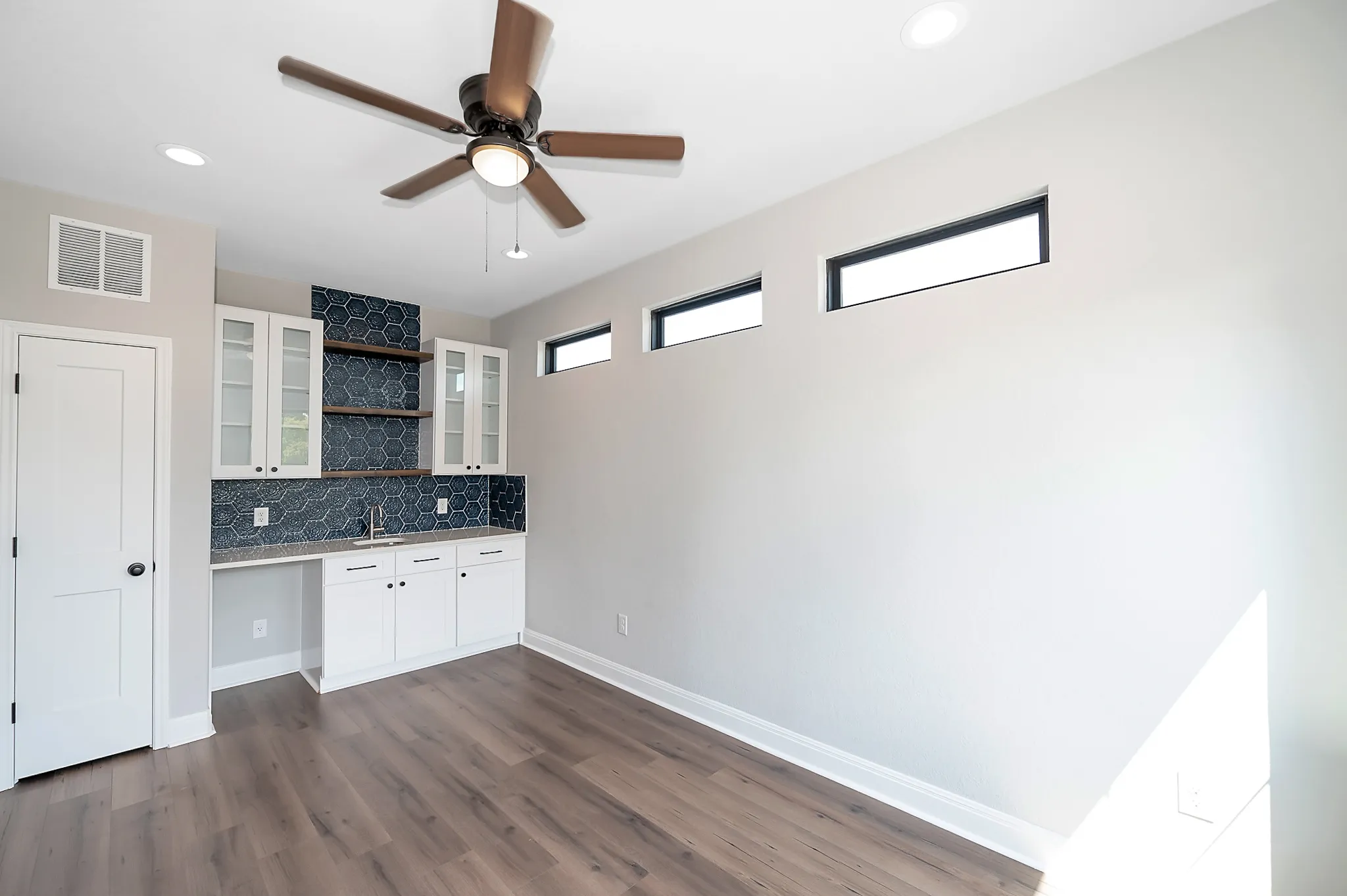 1821 N Olive photo 32