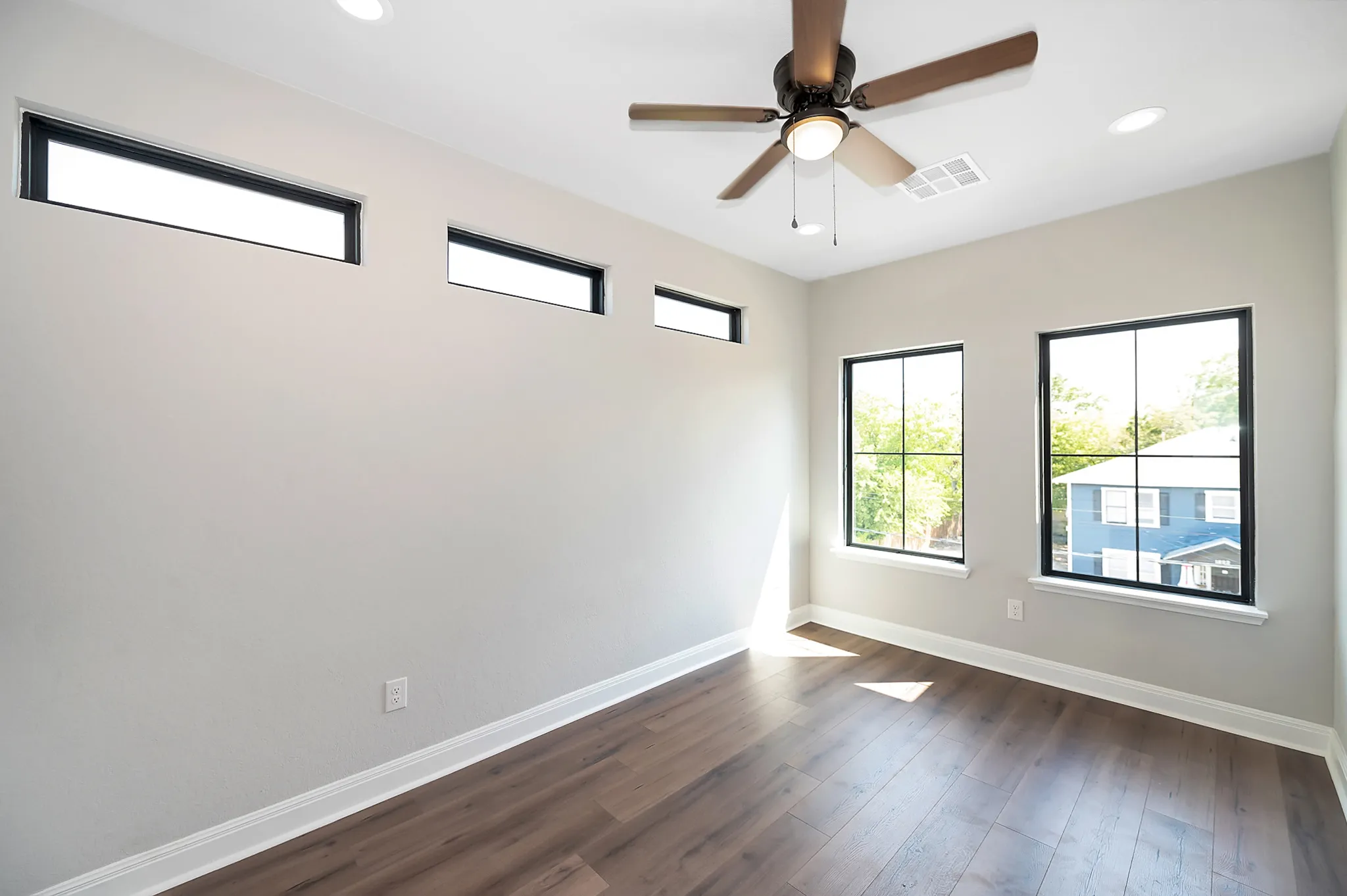 1821 N Olive photo 33