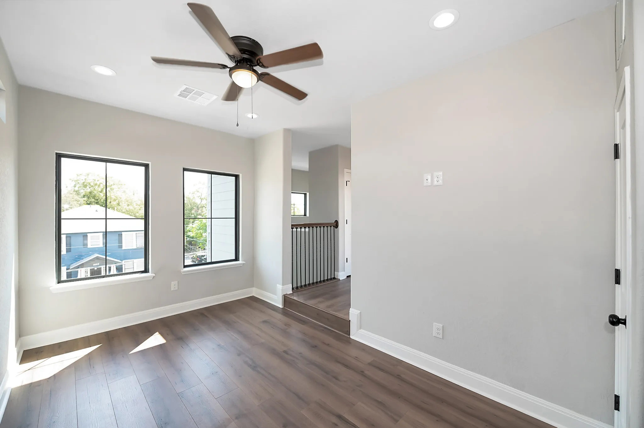 1821 N Olive photo 34