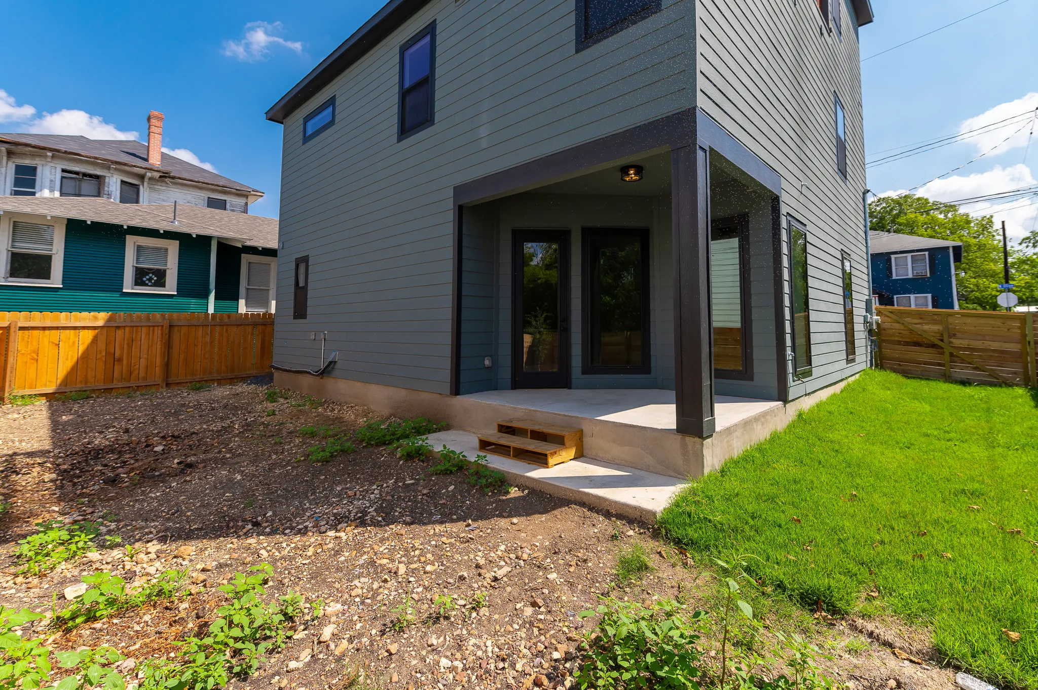 1821 N Olive photo 40