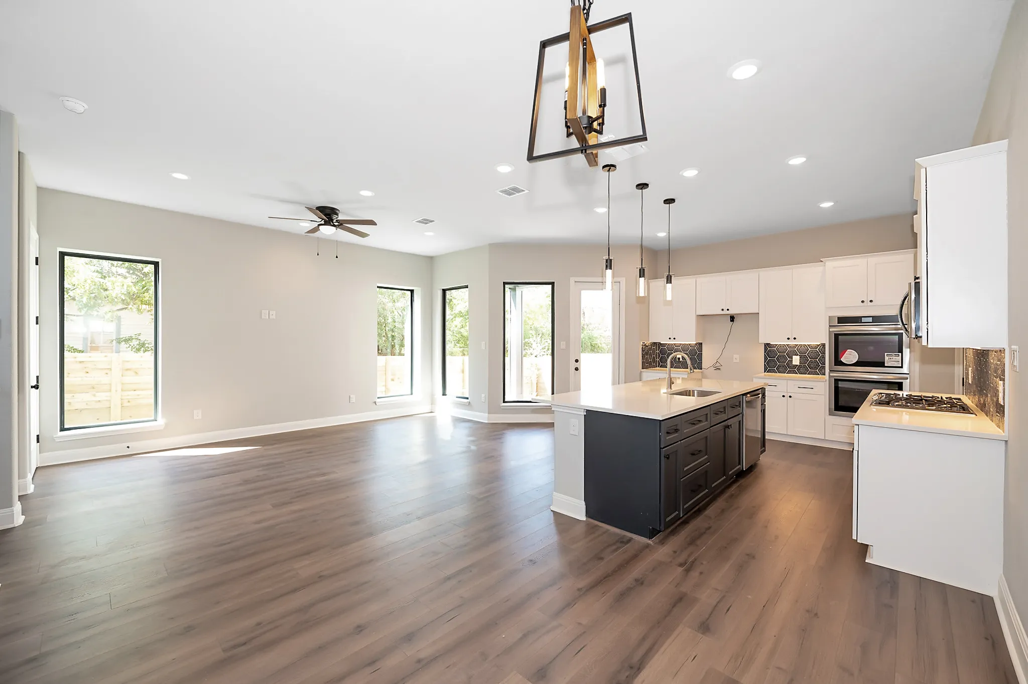 1821 N Olive photo 4