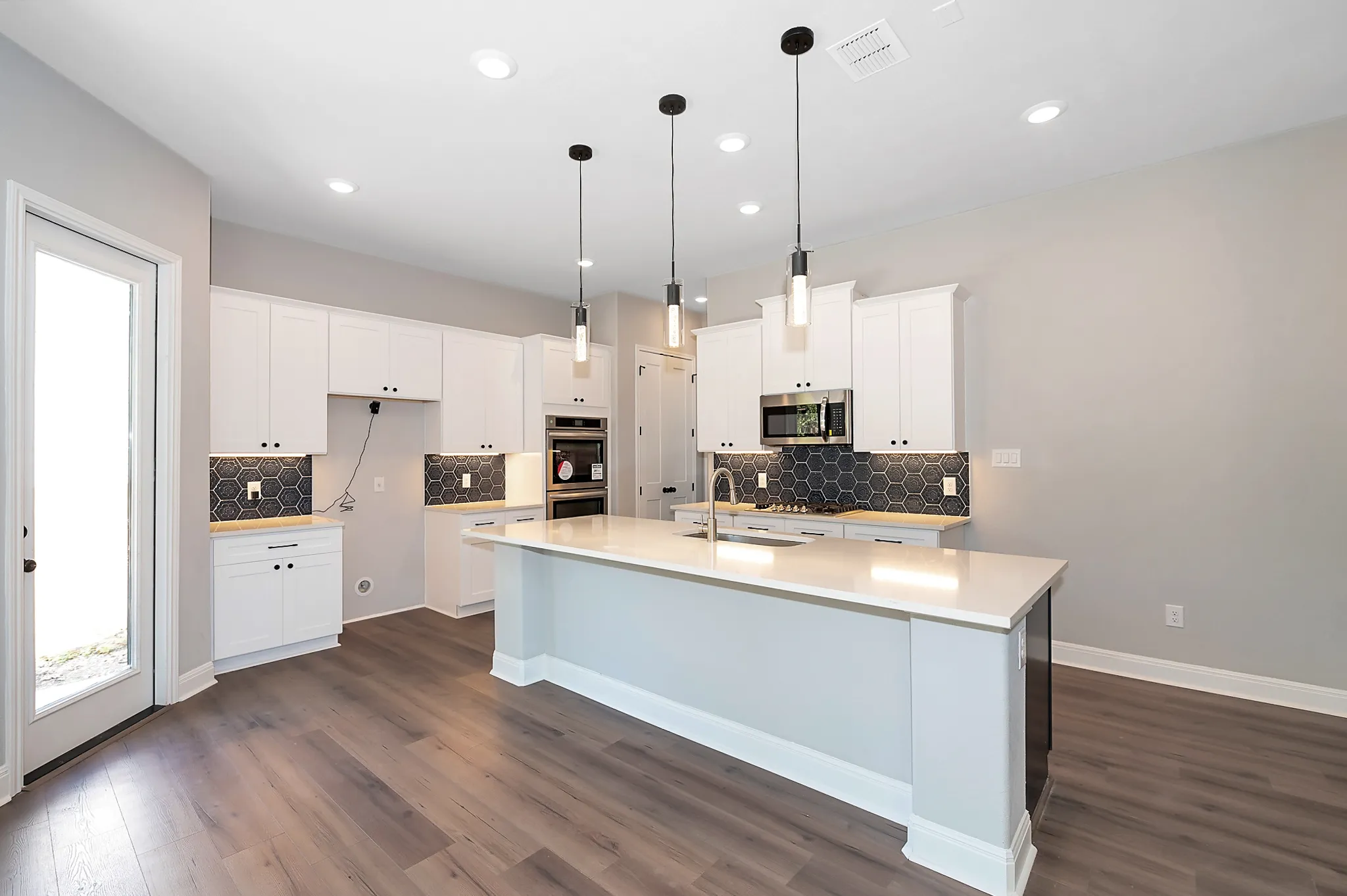 1821 N Olive photo 7