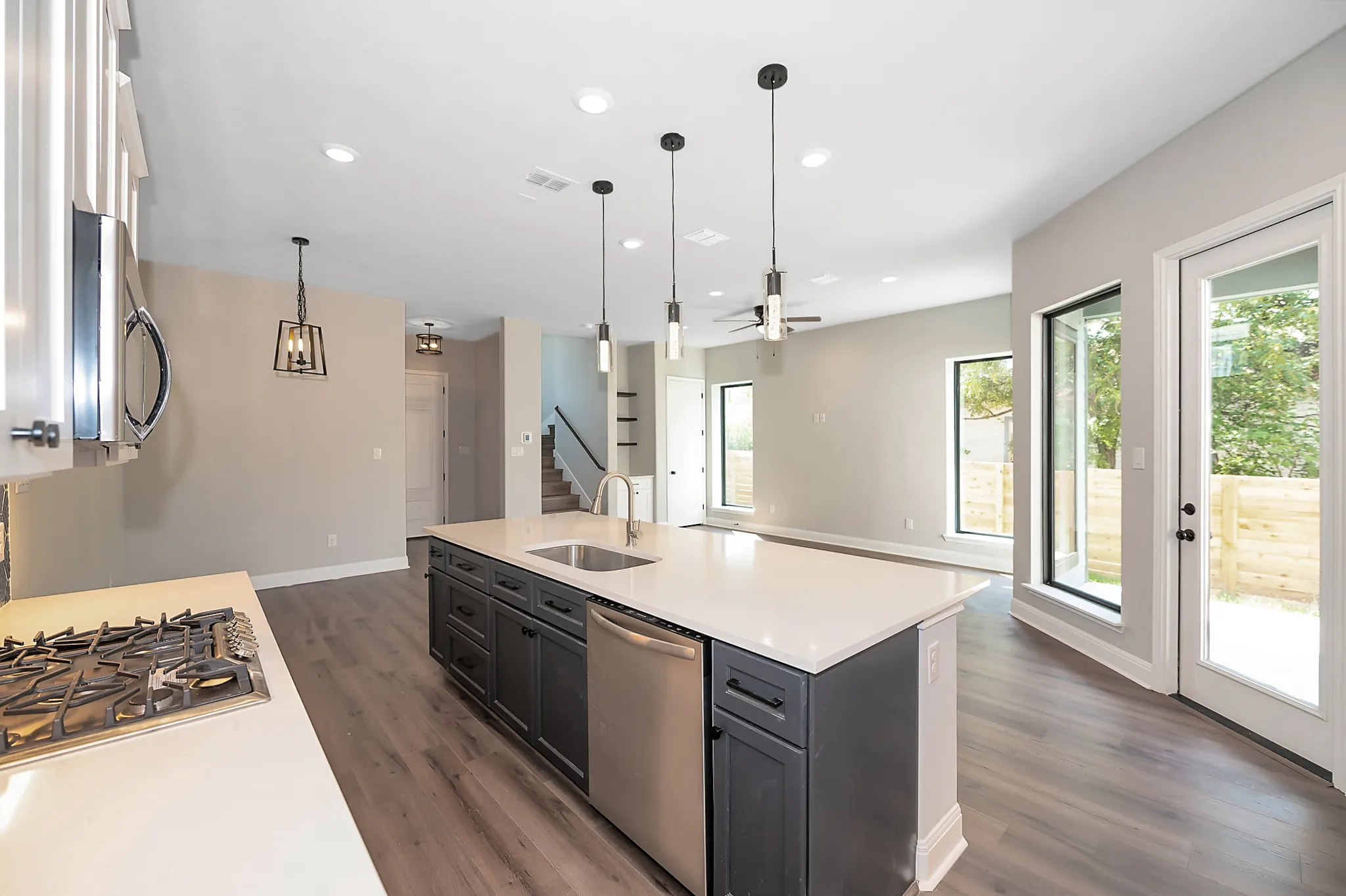 1821 N Olive photo 8