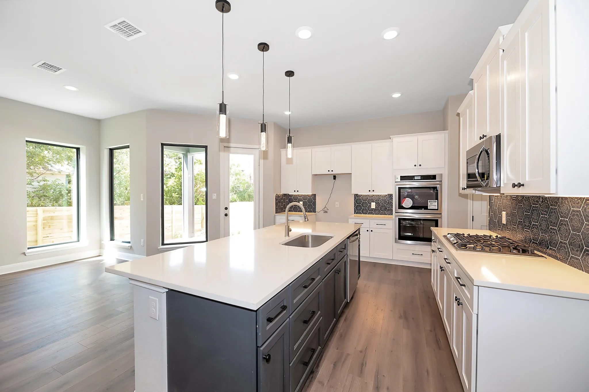 1821 N Olive photo 9