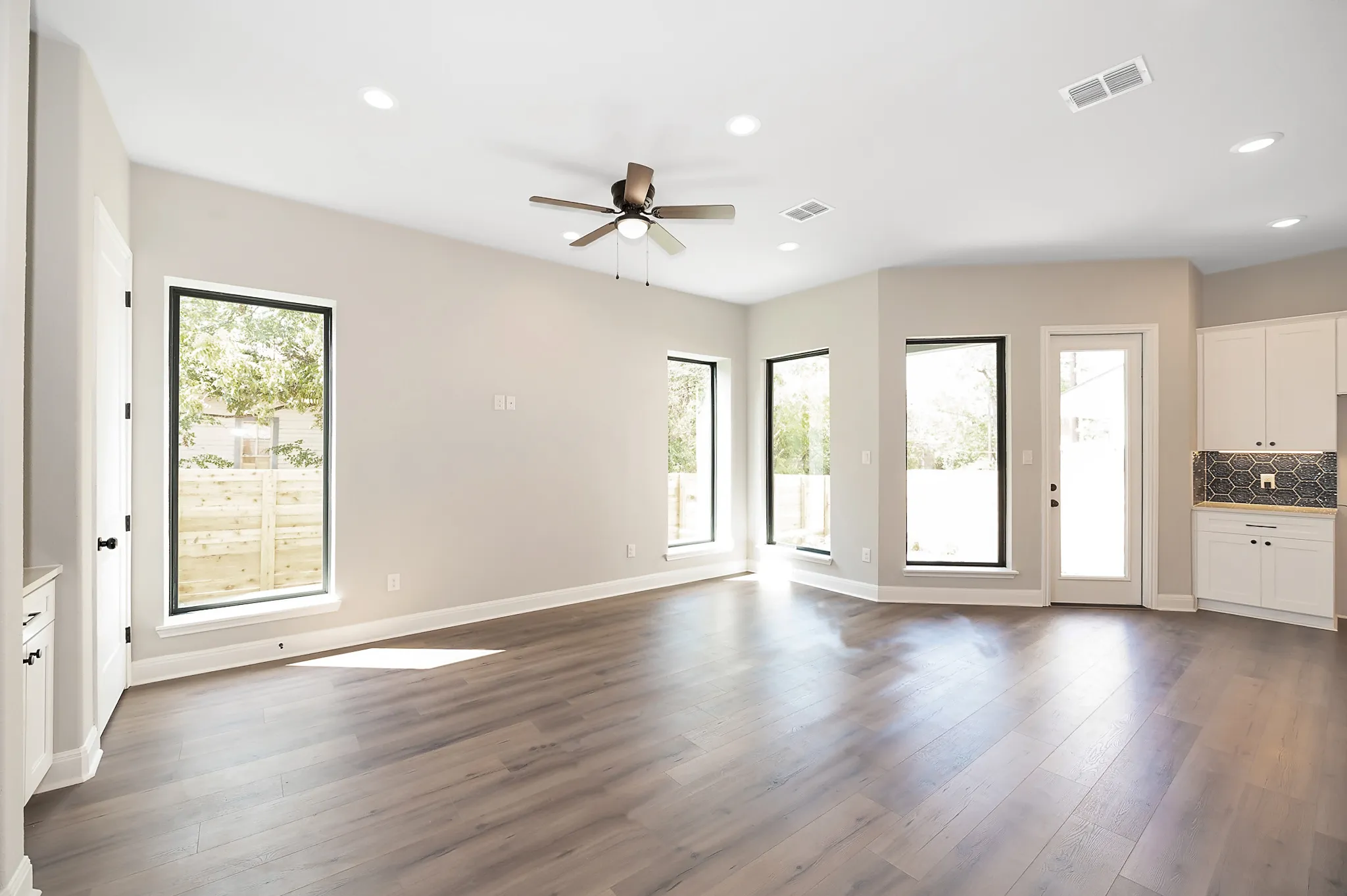 1821 N Olive photo 10