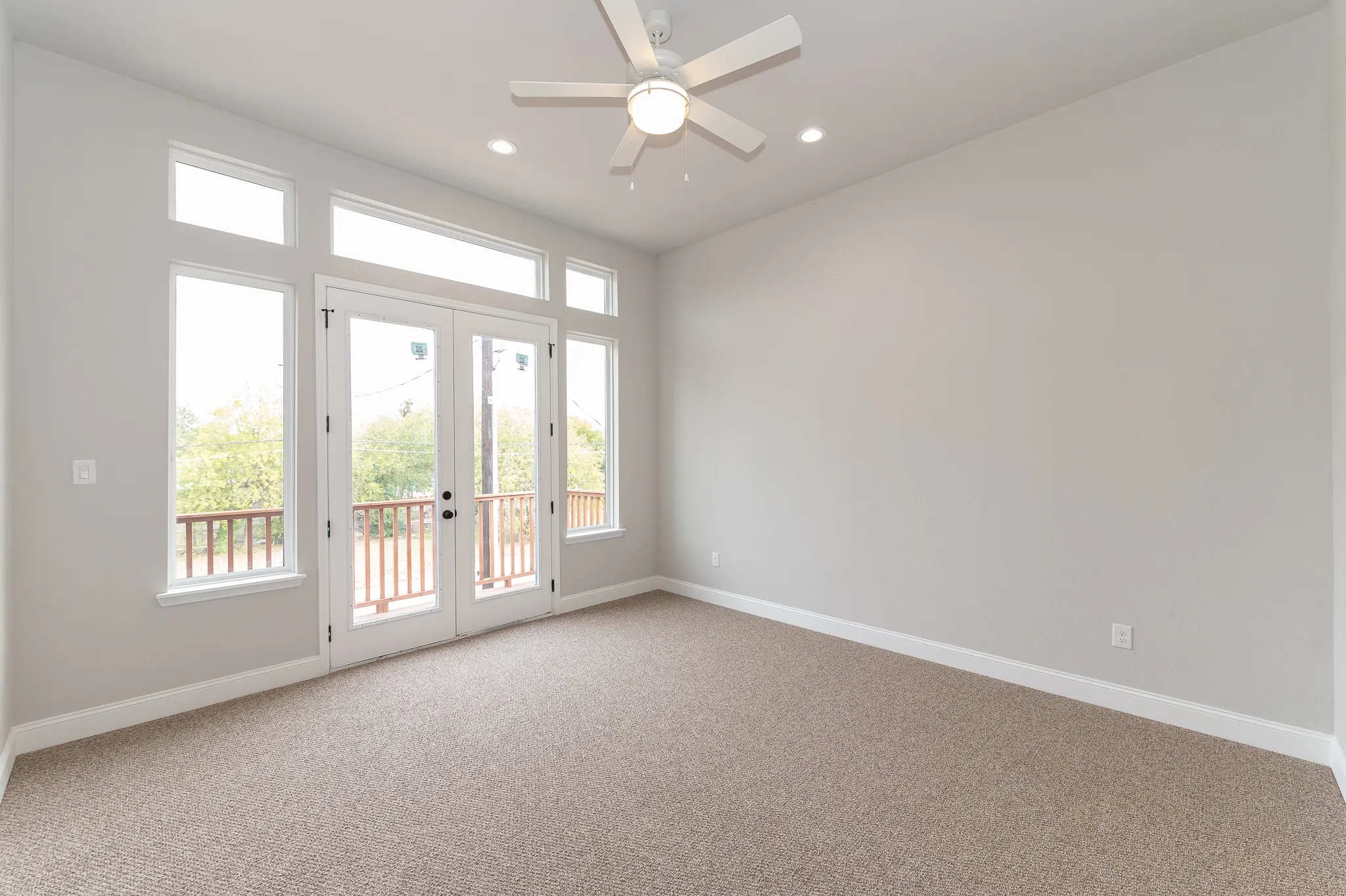 819 Saint James photo 2