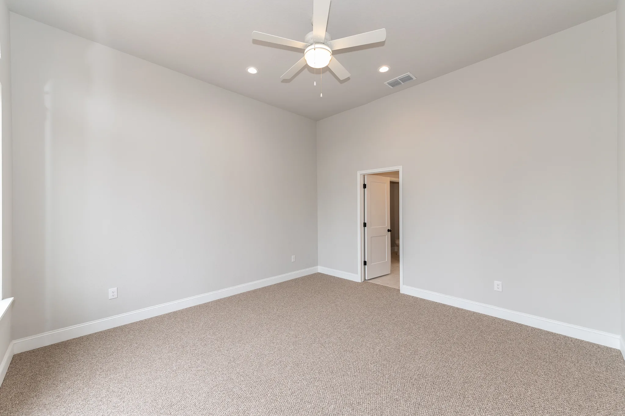 819 Saint James photo 3