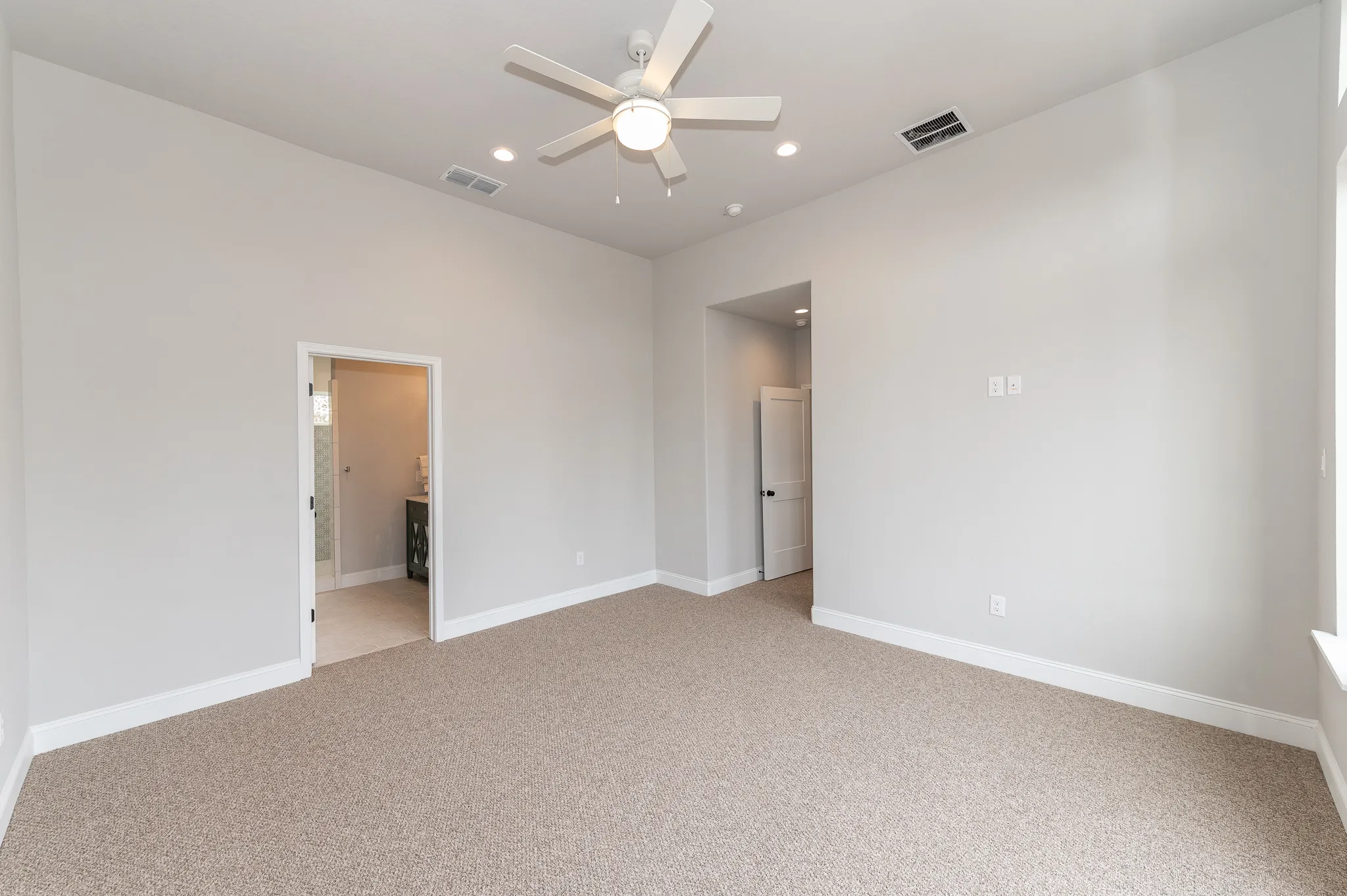 819 Saint James photo 4