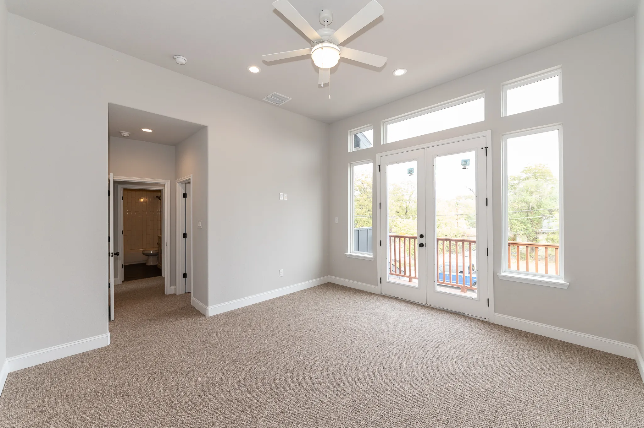 819 Saint James photo 5
