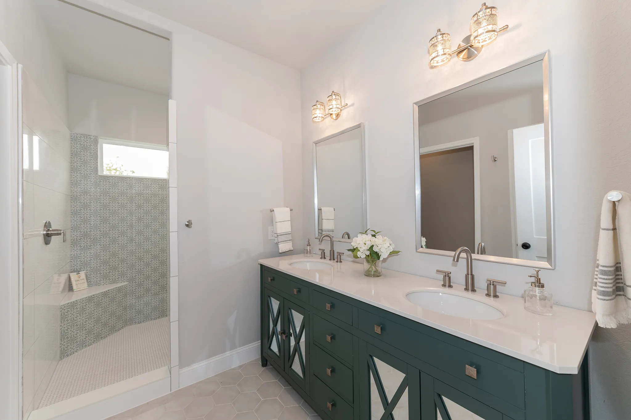 819 Saint James photo 6