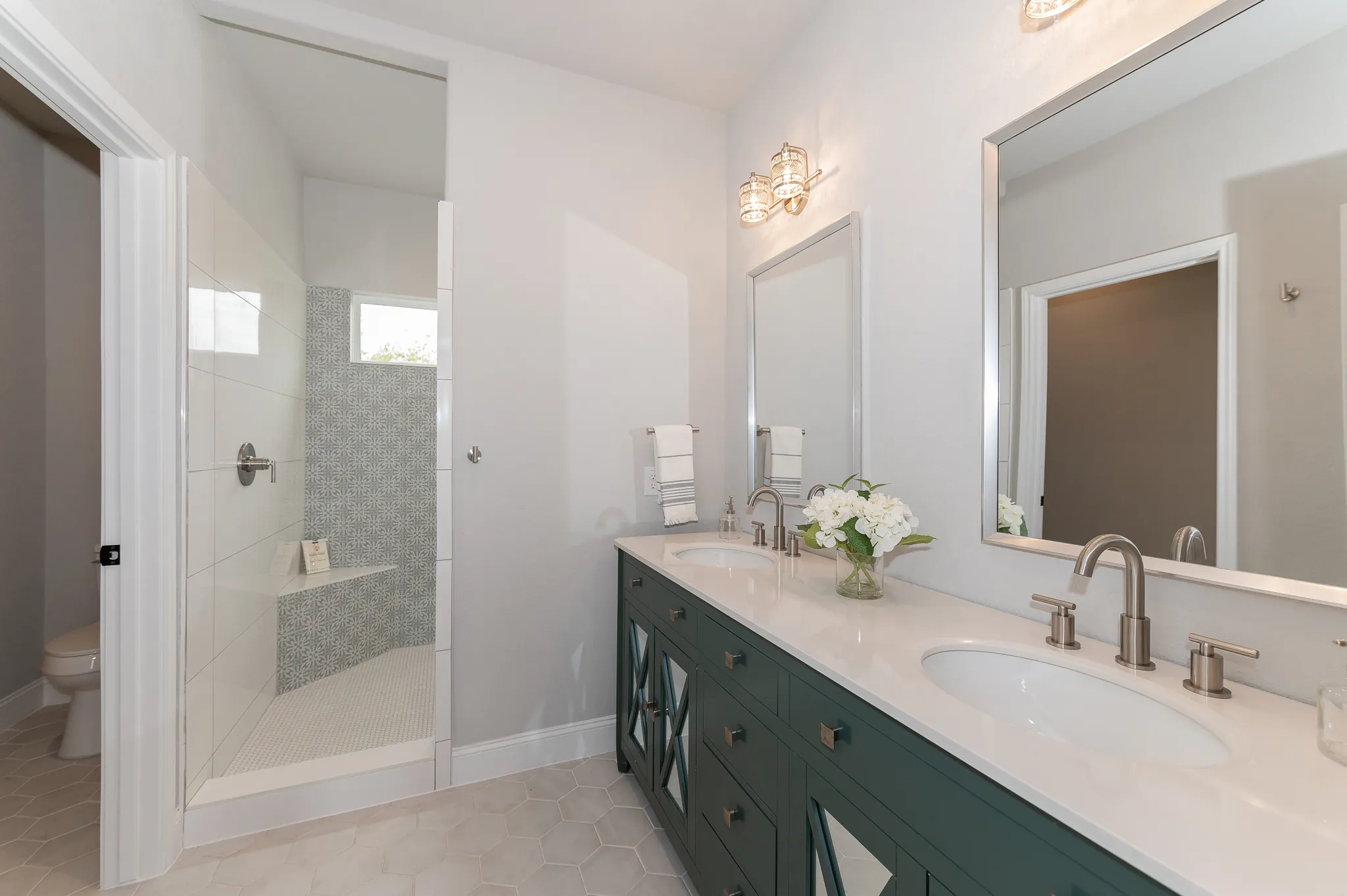 819 Saint James photo 7