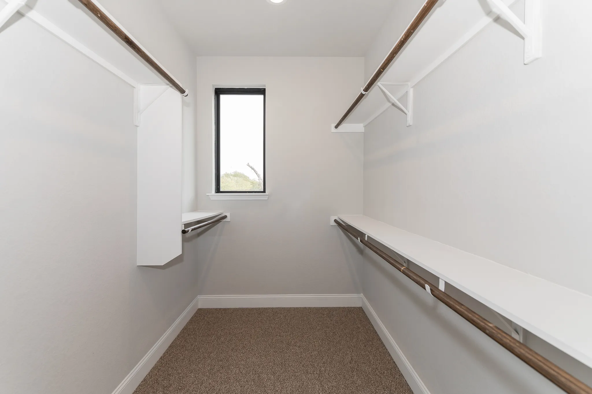 819 Saint James photo 9