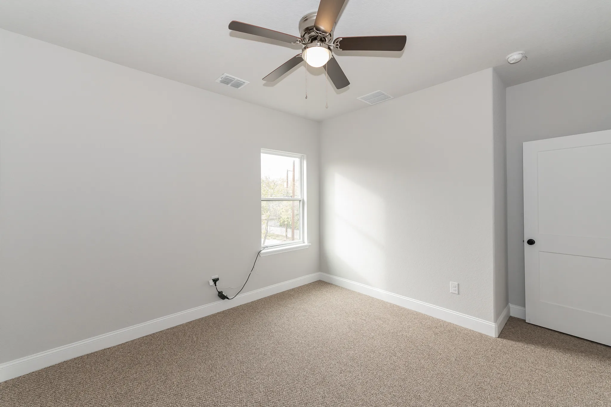 819 Saint James photo 12