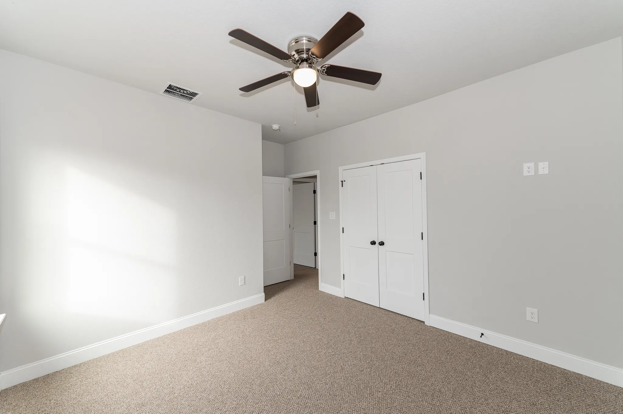 819 Saint James photo 13