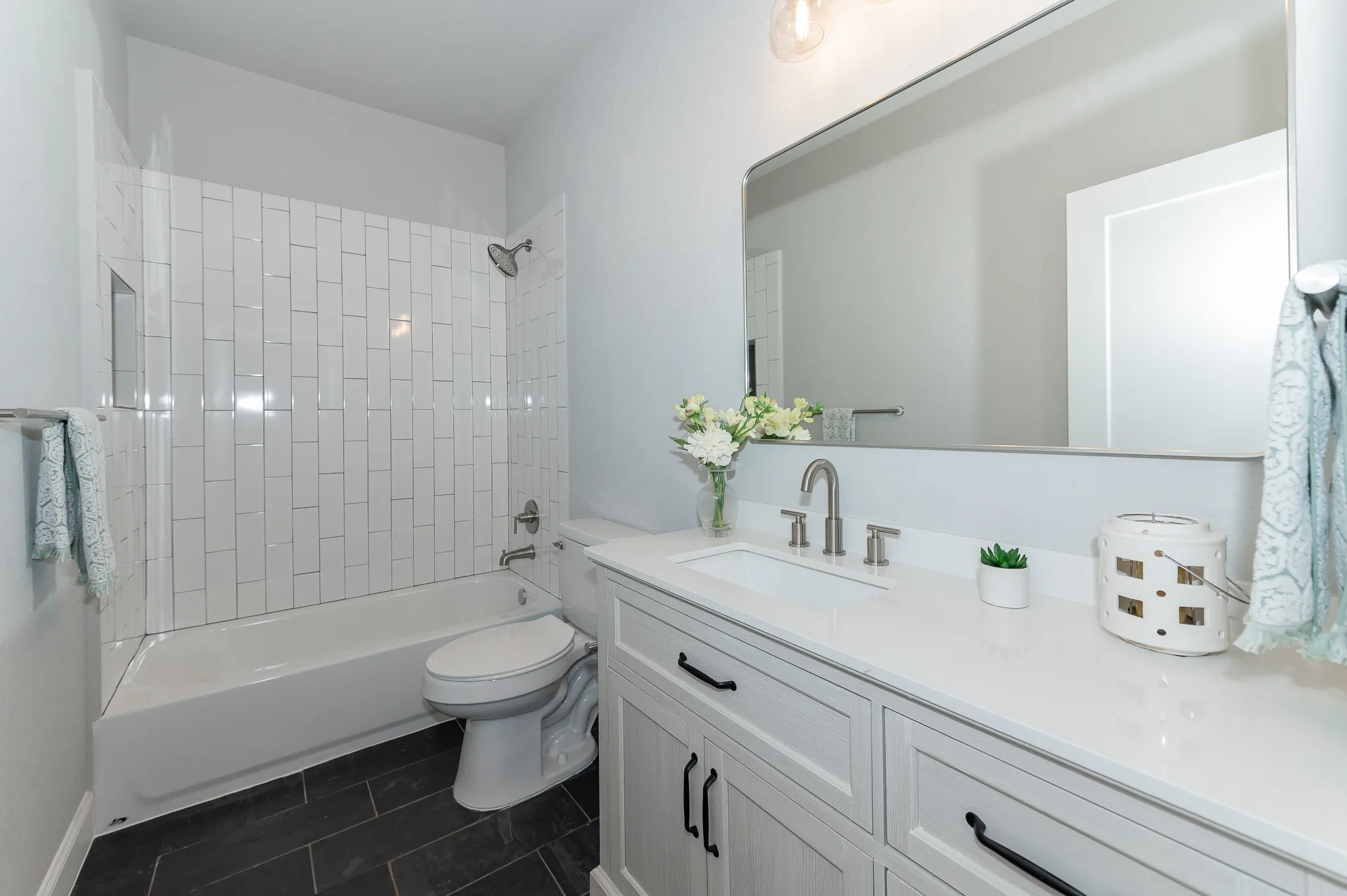 819 Saint James photo 15