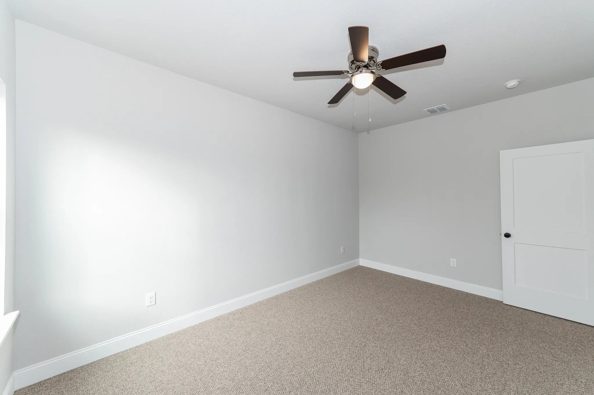 819 Saint James photo 17