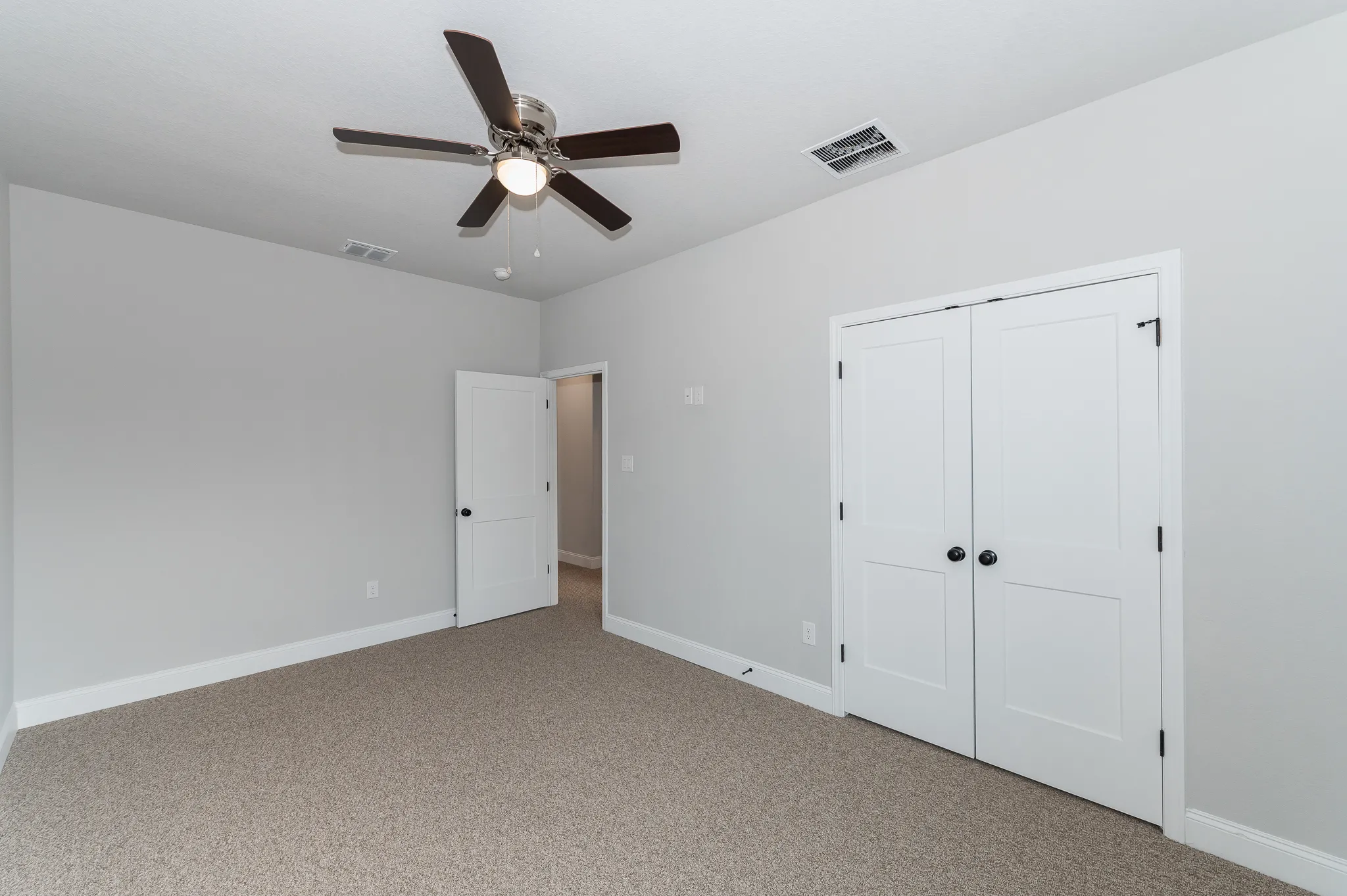 819 Saint James photo 18