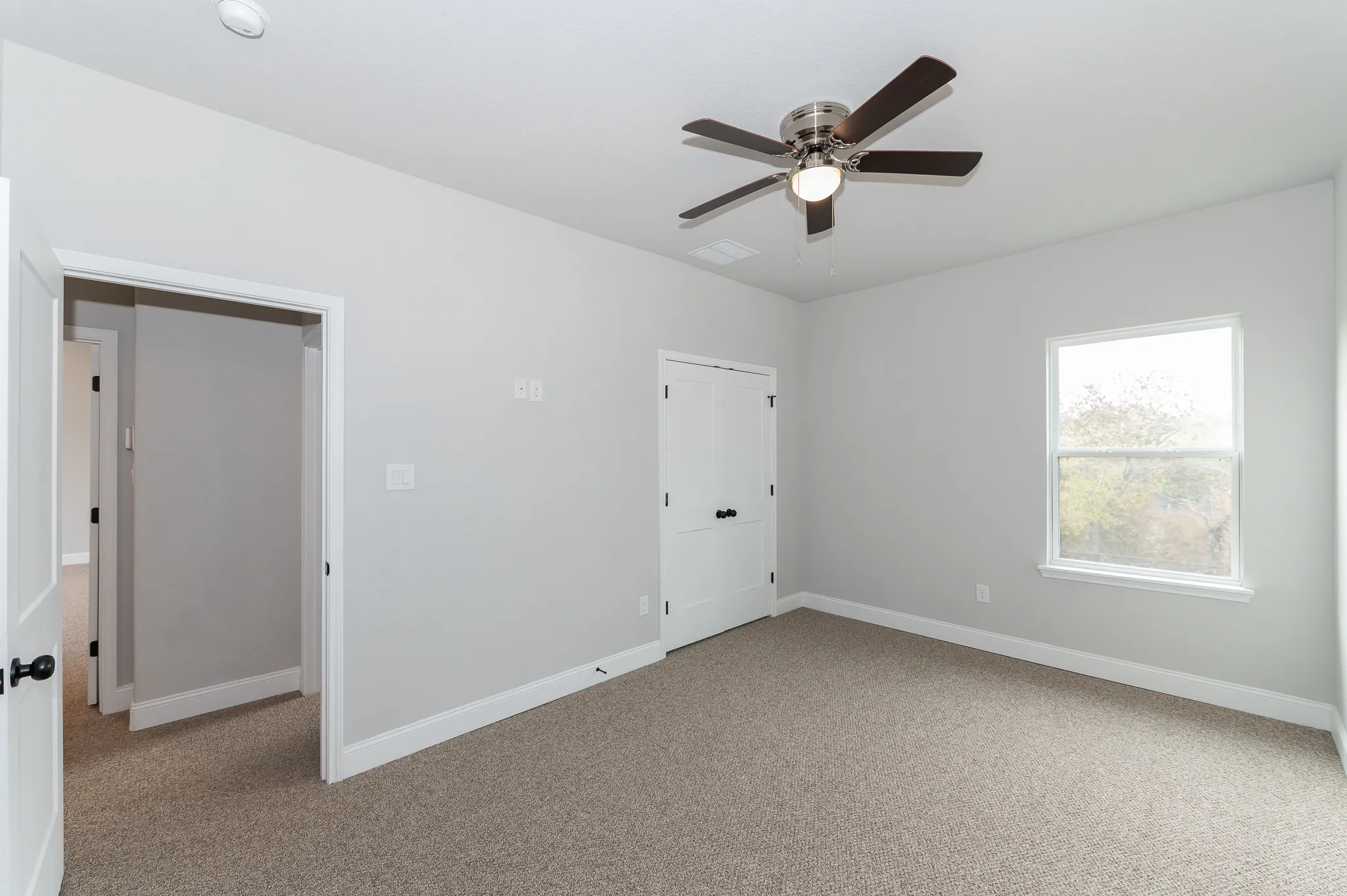 819 Saint James photo 19