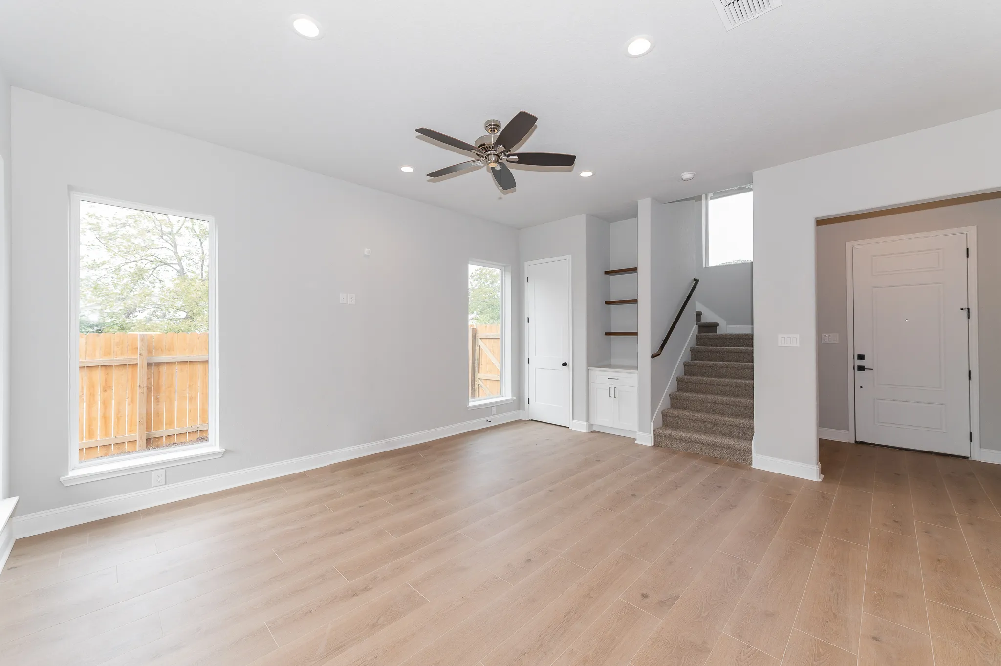 819 Saint James photo 30