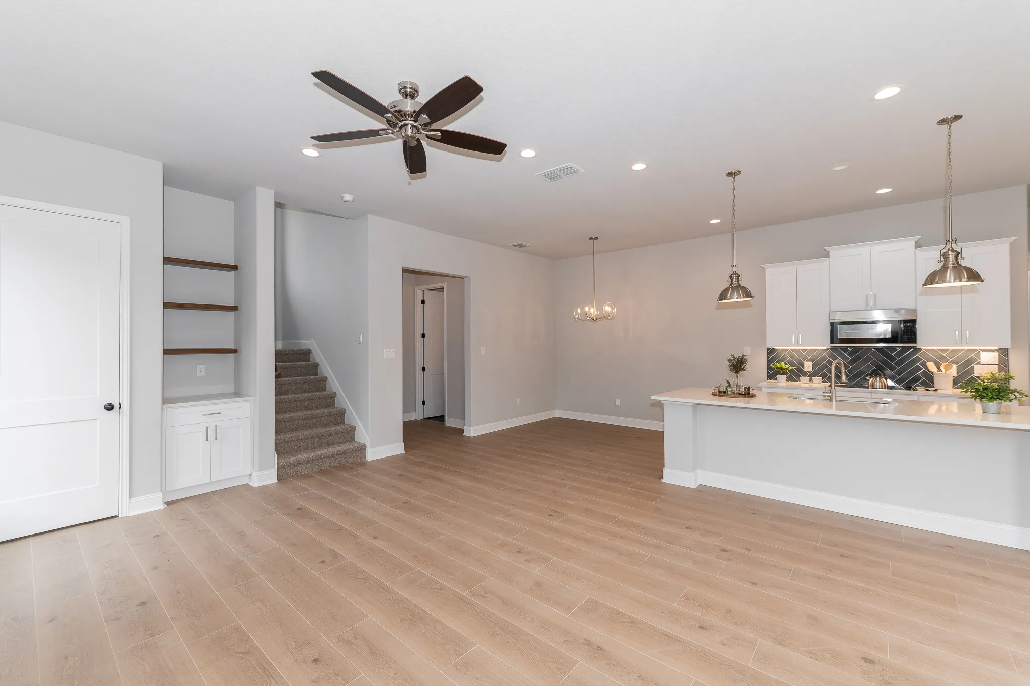 819 Saint James photo 32